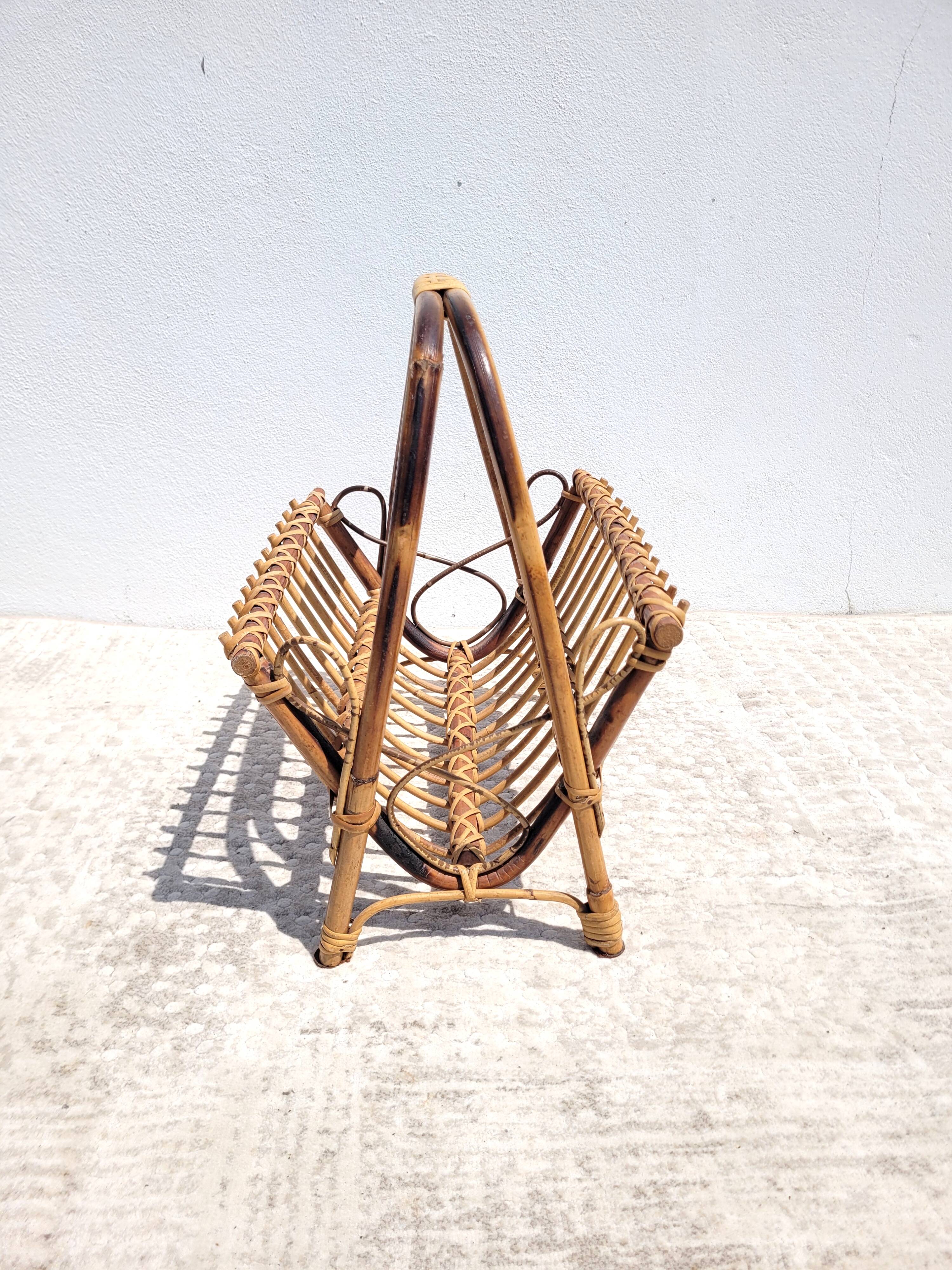 Porte revues vintage en rotin