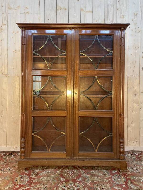 Bookcase - English display cabinet in mahogany and brass