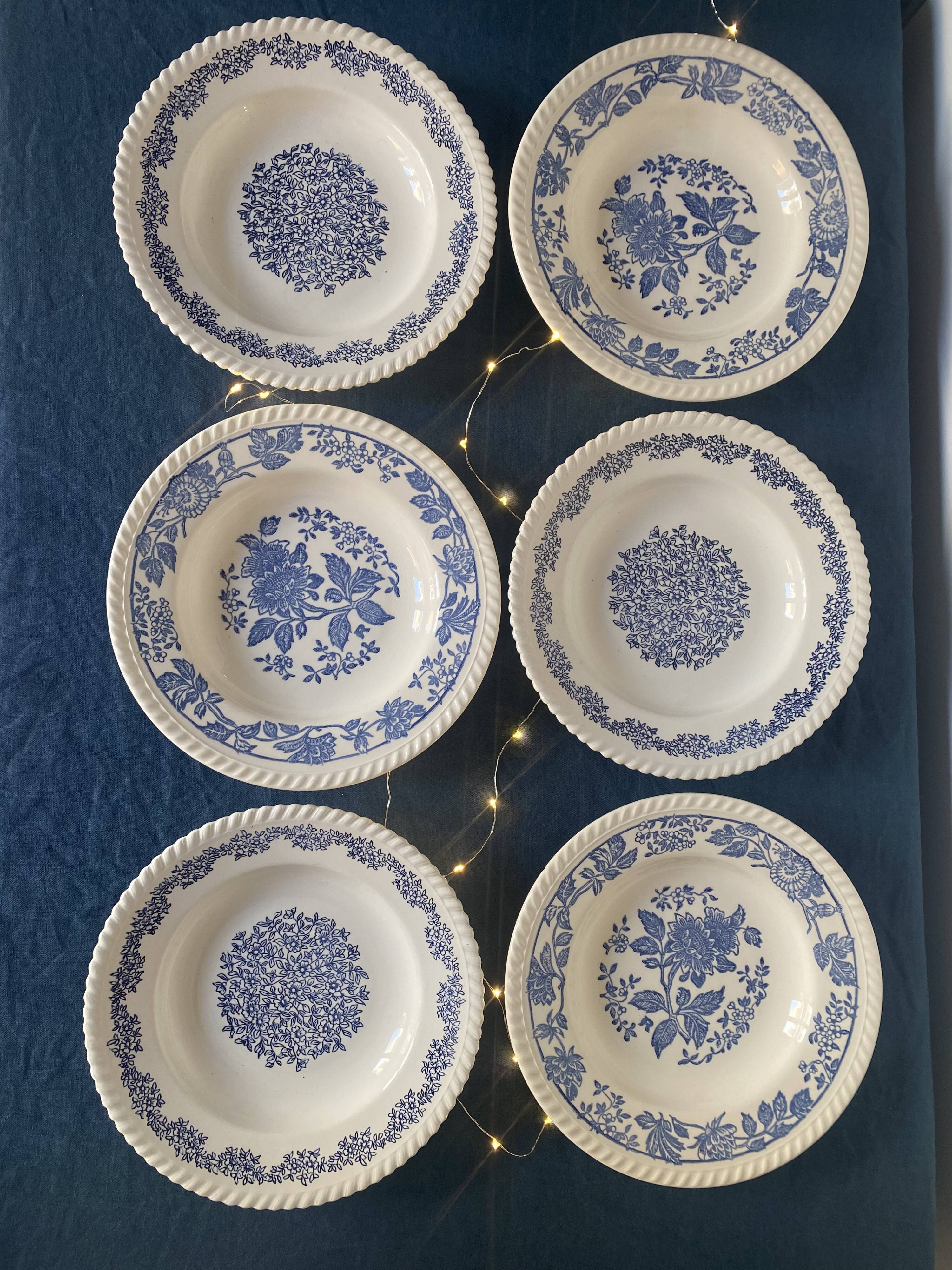 6 hollow plates with floral patterns