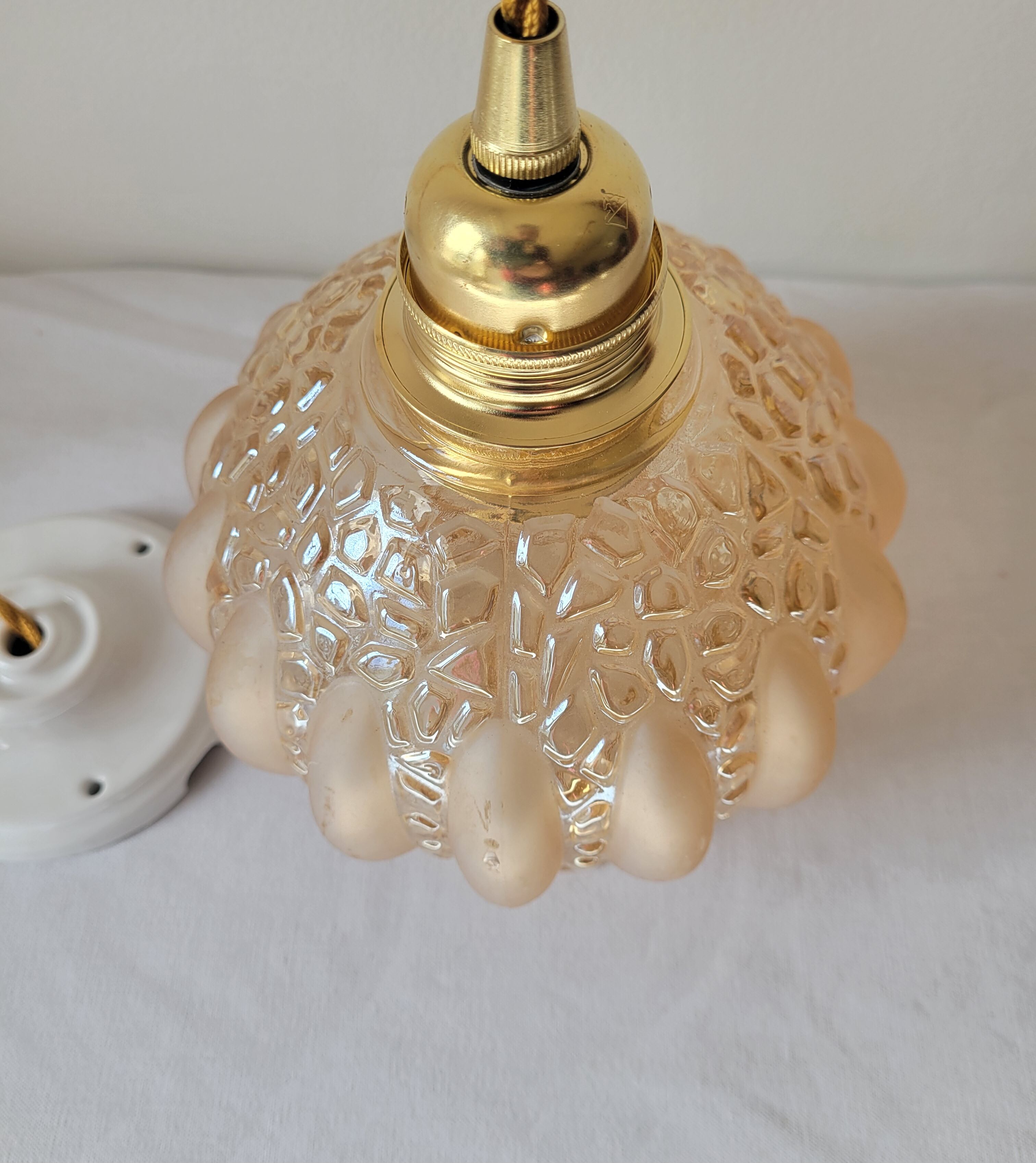 Amber molded glass pendant lamp
