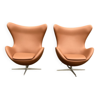2x Fritz Hansen Egg chair by Arne Jacobsen in Cognac leather, état nouveau!