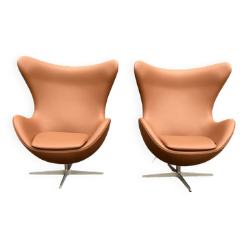 2x Fritz Hansen Egg chair by Arne Jacobsen in Cognac leather, état nouveau!