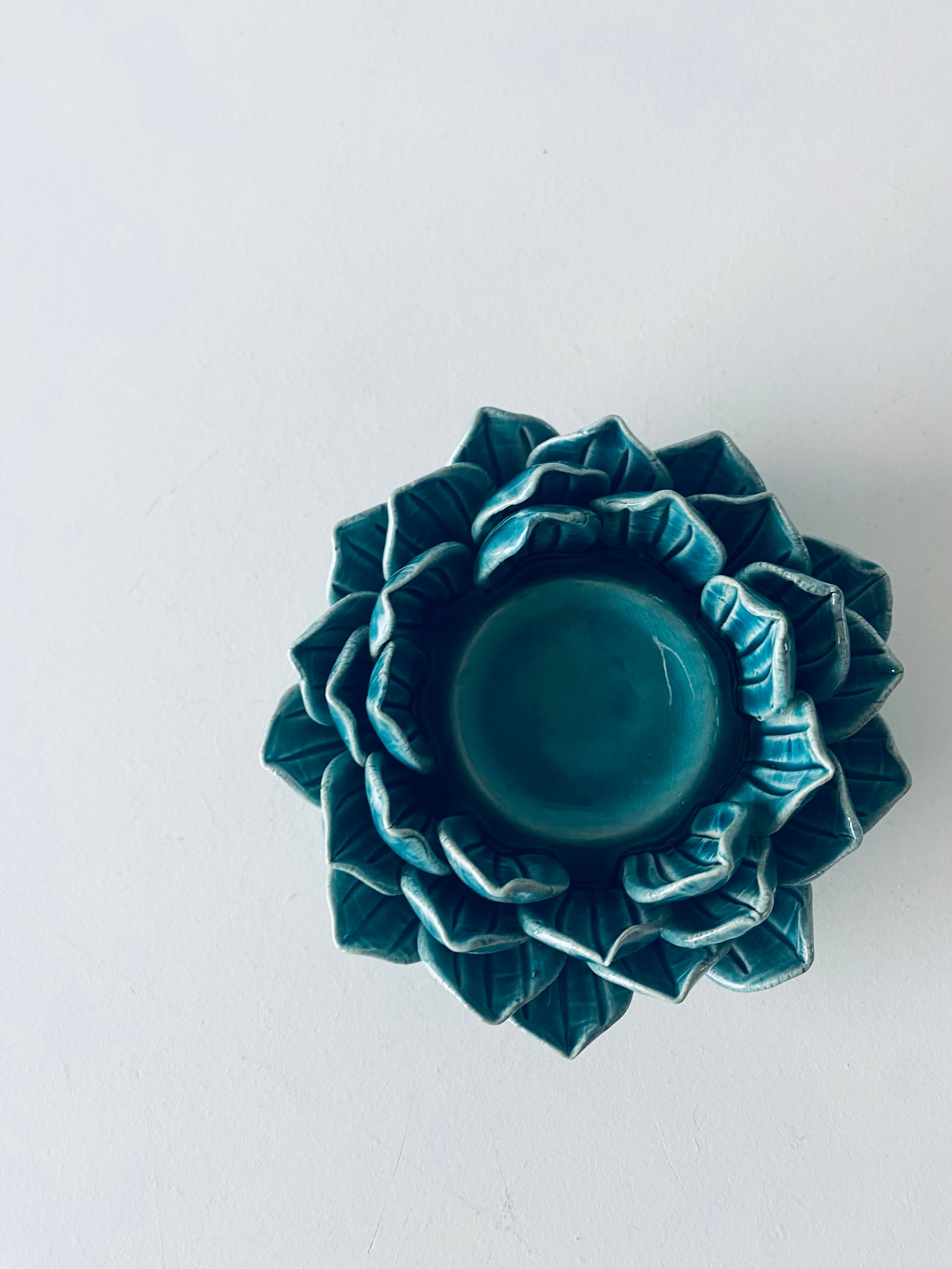 Artichoke candle holder in slip