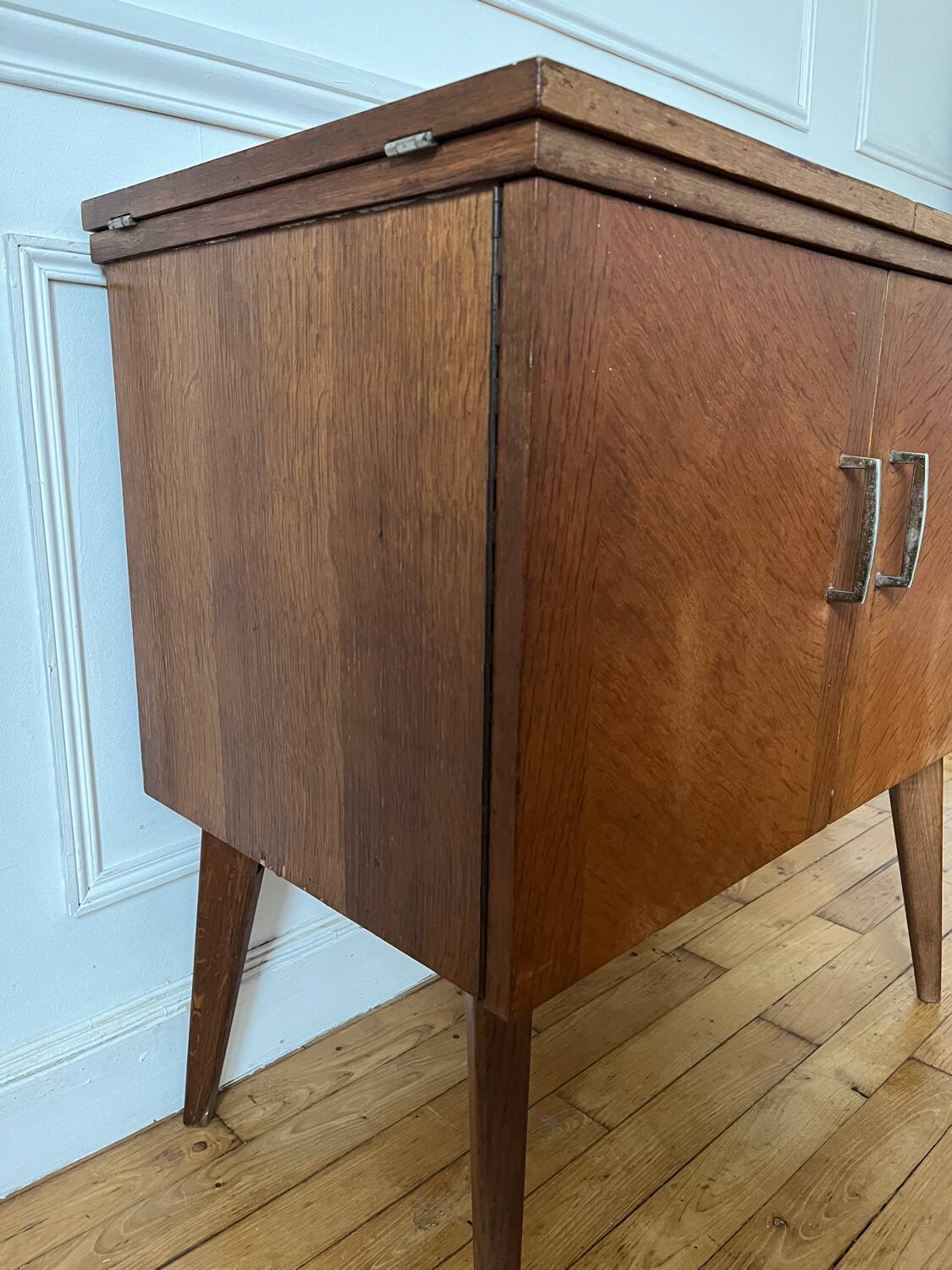 Meuble d’appoint vintage pieds compas