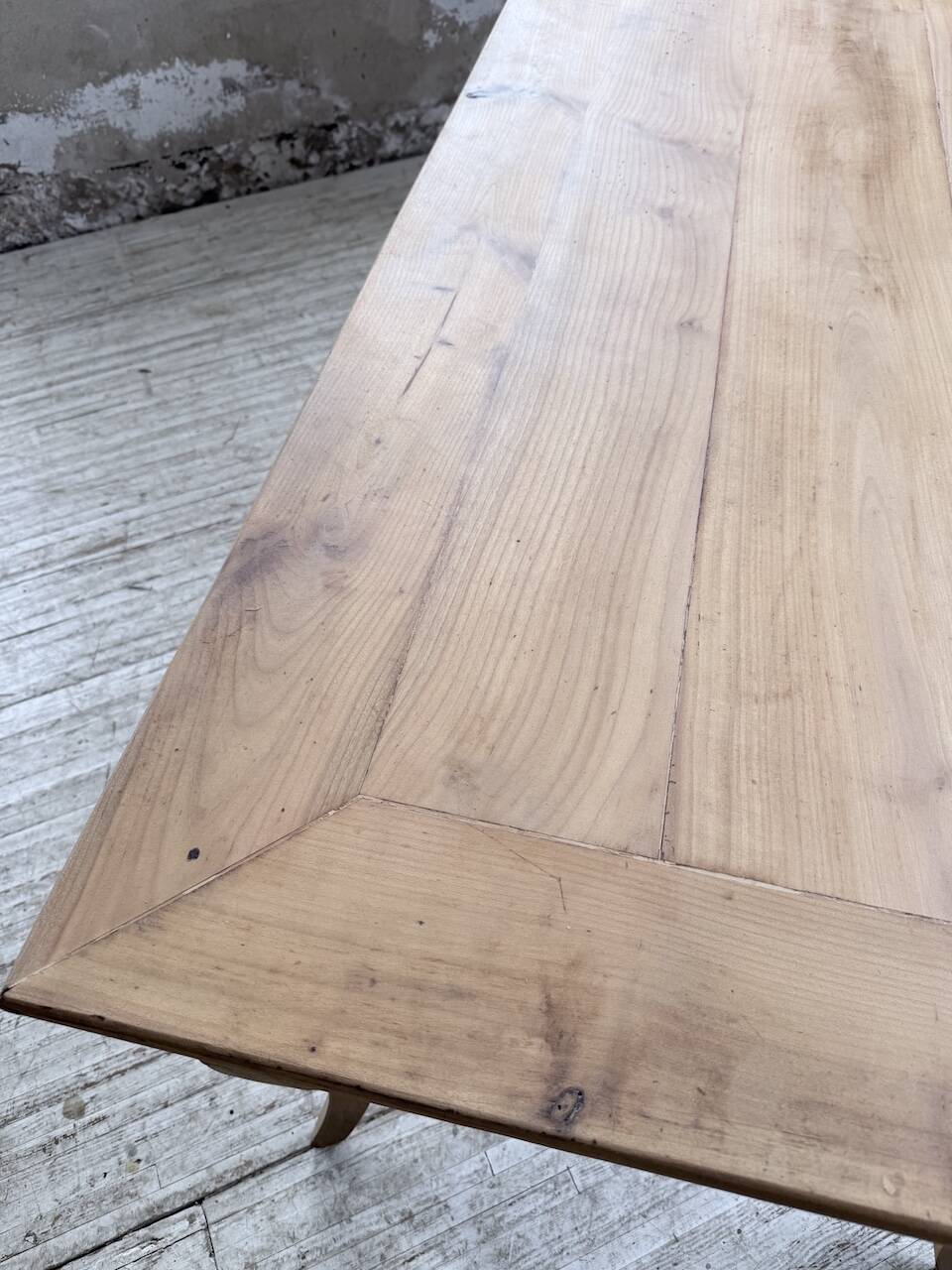 Farm table cherry wood with curved legs, 19th century.