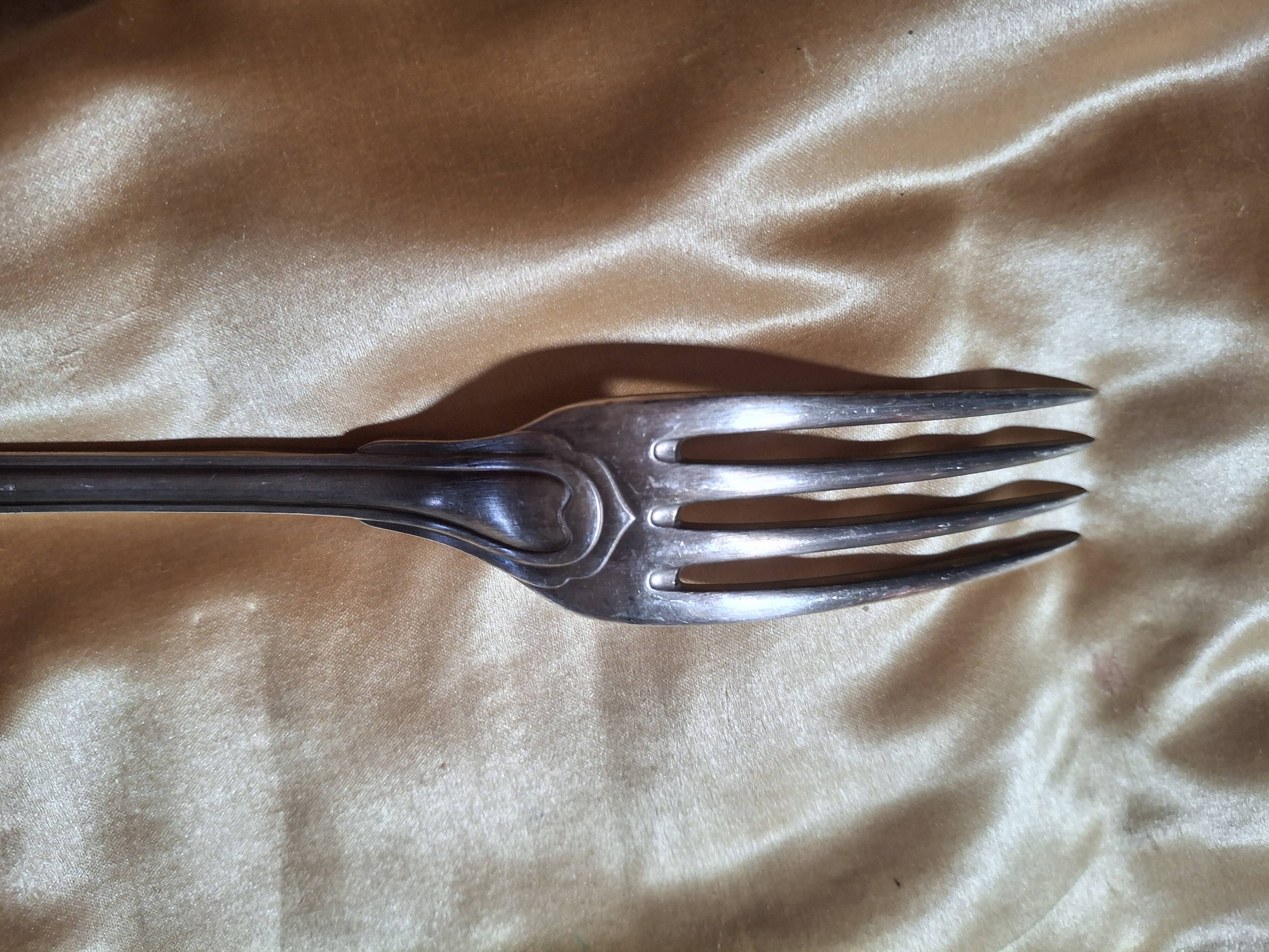 Silver cutlery set