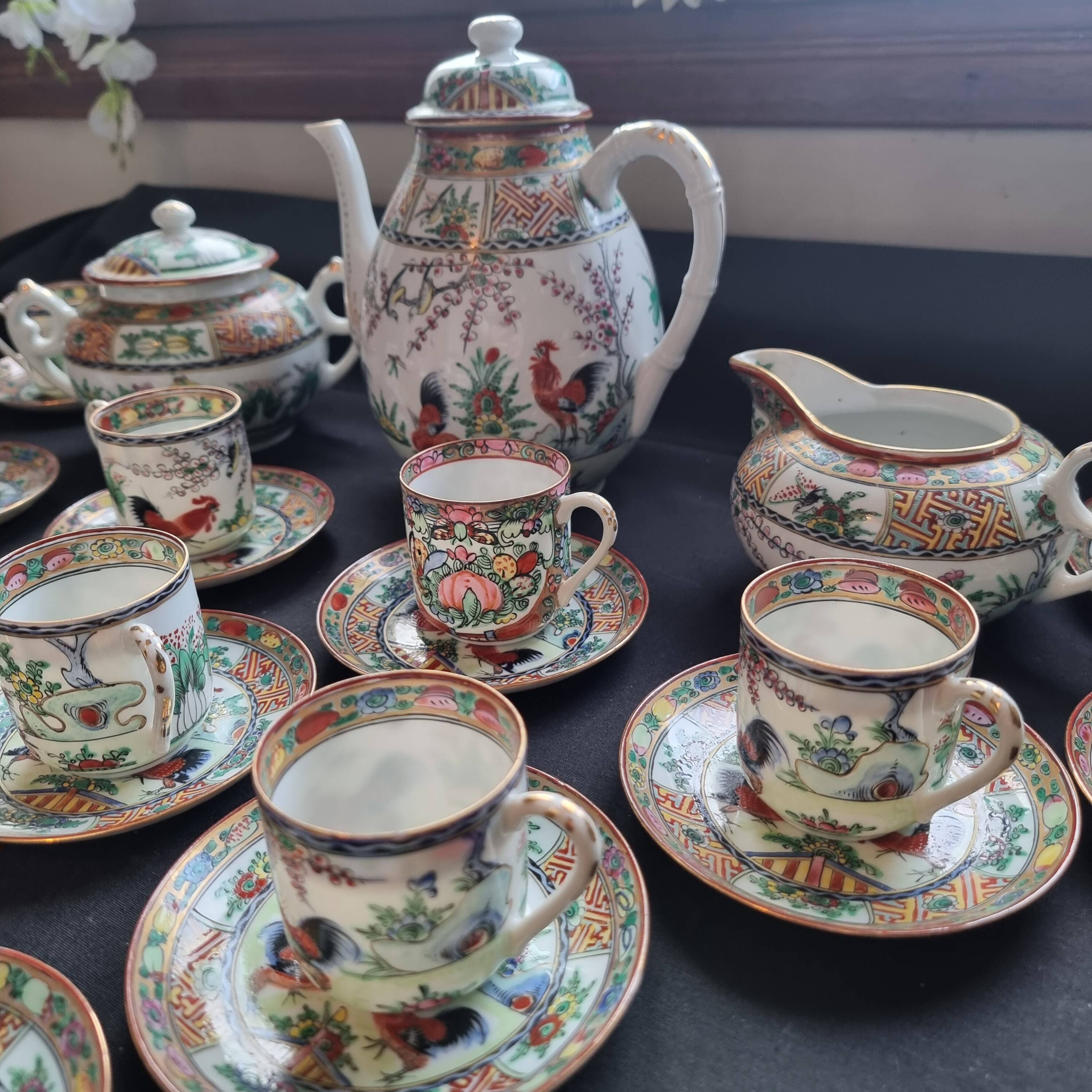 Exclusive vintage treasure: 26-piece Macau porcelain coffee service