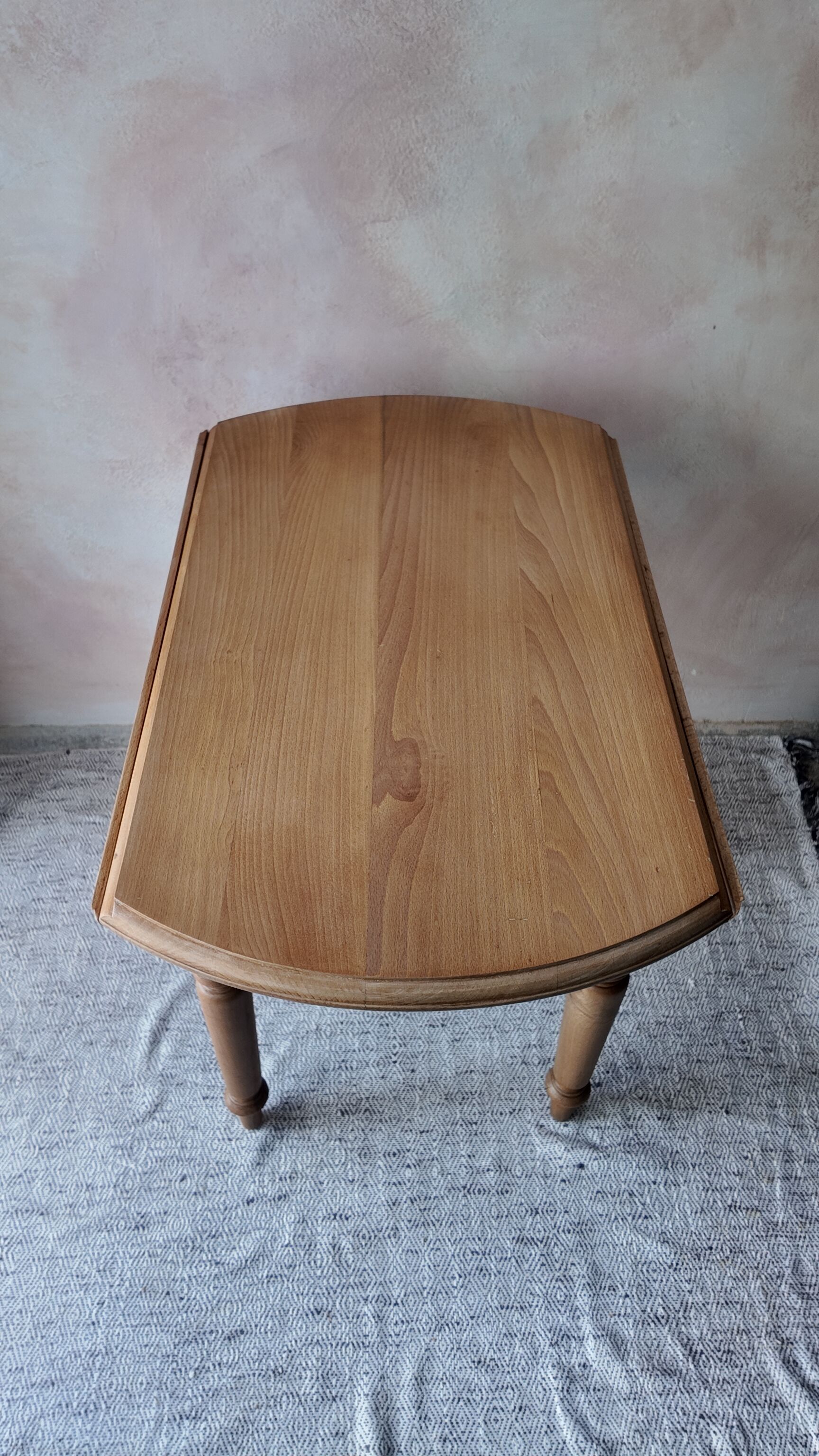 Small round beech drop-leaf table - soft country spirit
