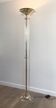 Rare lampadaire de parquet en laiton doré et plexiglass