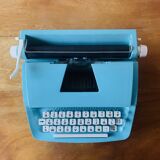Vintage typewriter for children: Petite Junior De Luxe - in its carrying case