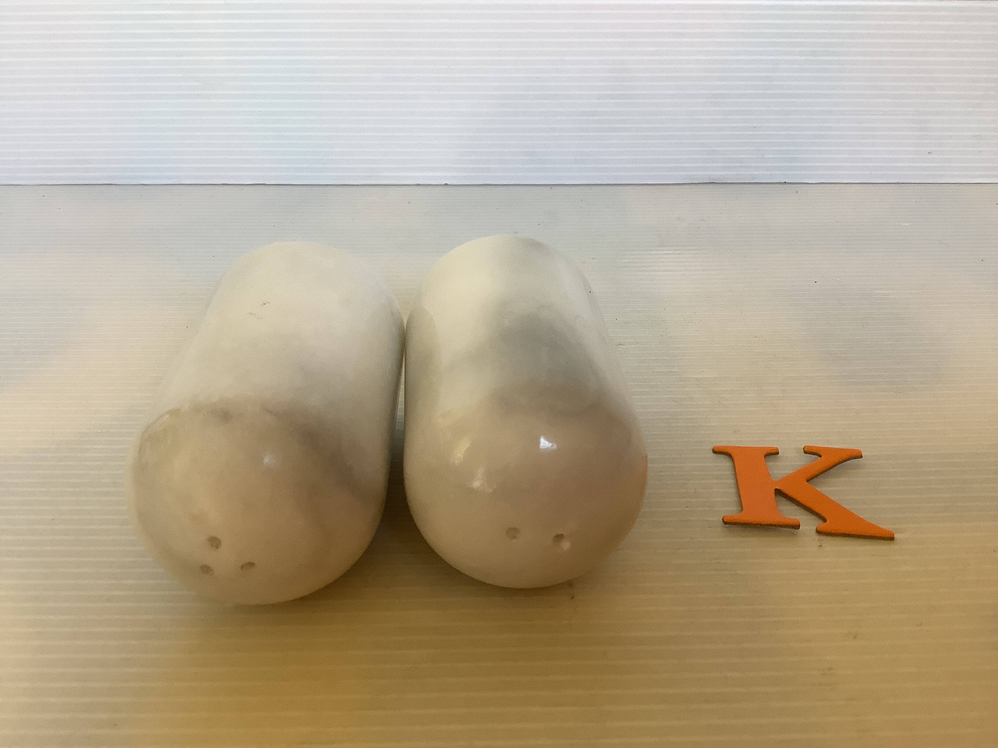 Salt and pepper in grey white marble K
