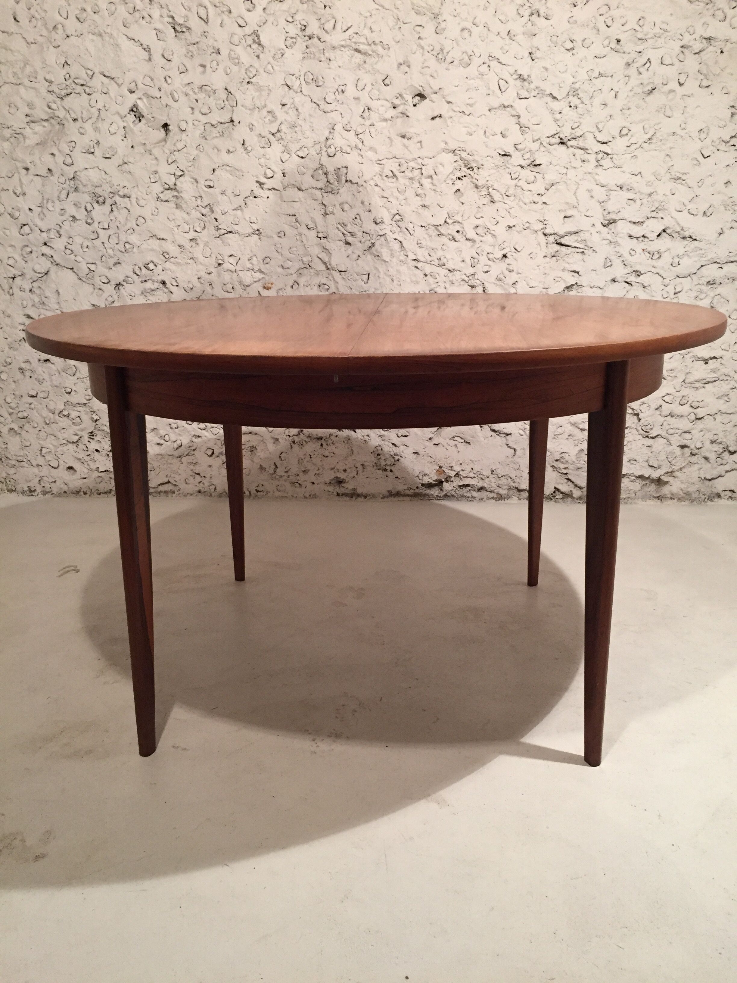 Scandinavian round table in rosewood veneer