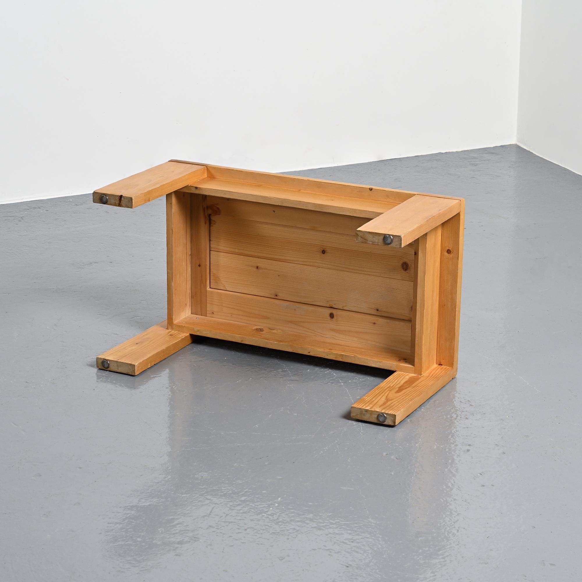 Table basse en pin Les Arcs, circa 1970