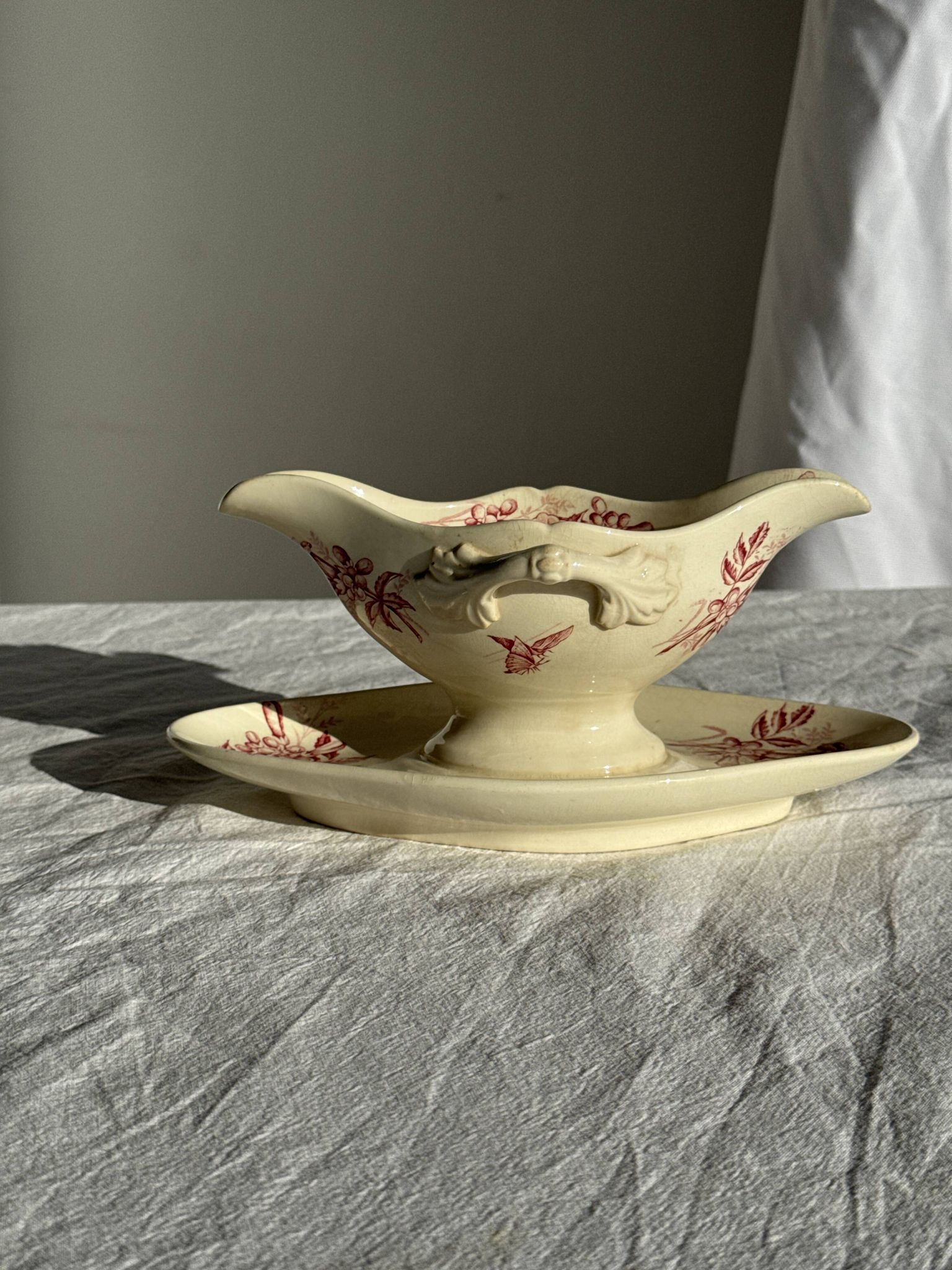 Saucier ancienne en faïence rose de Badonviller modèle Jasmin