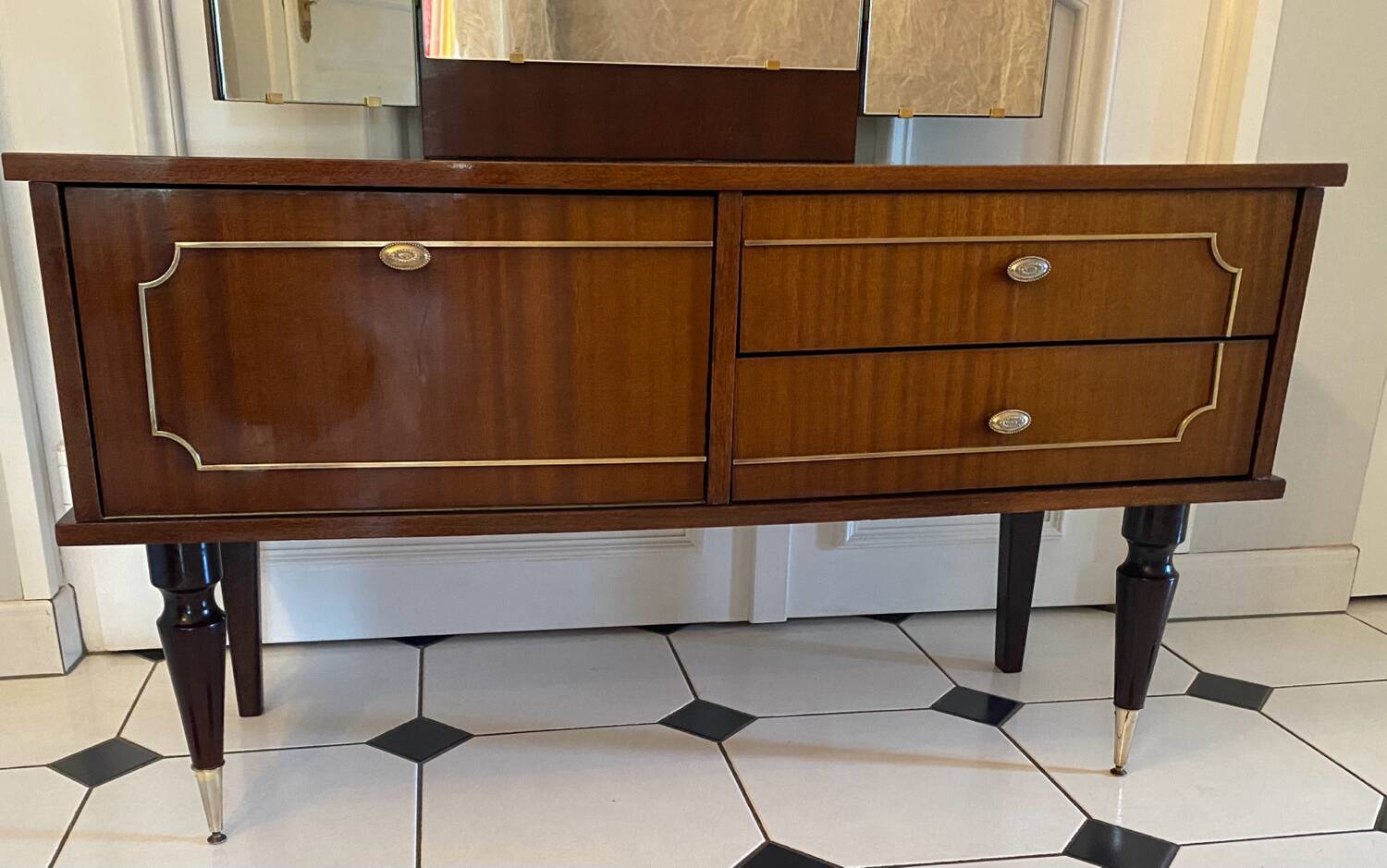Scandinavian dressing table with triptych mirror