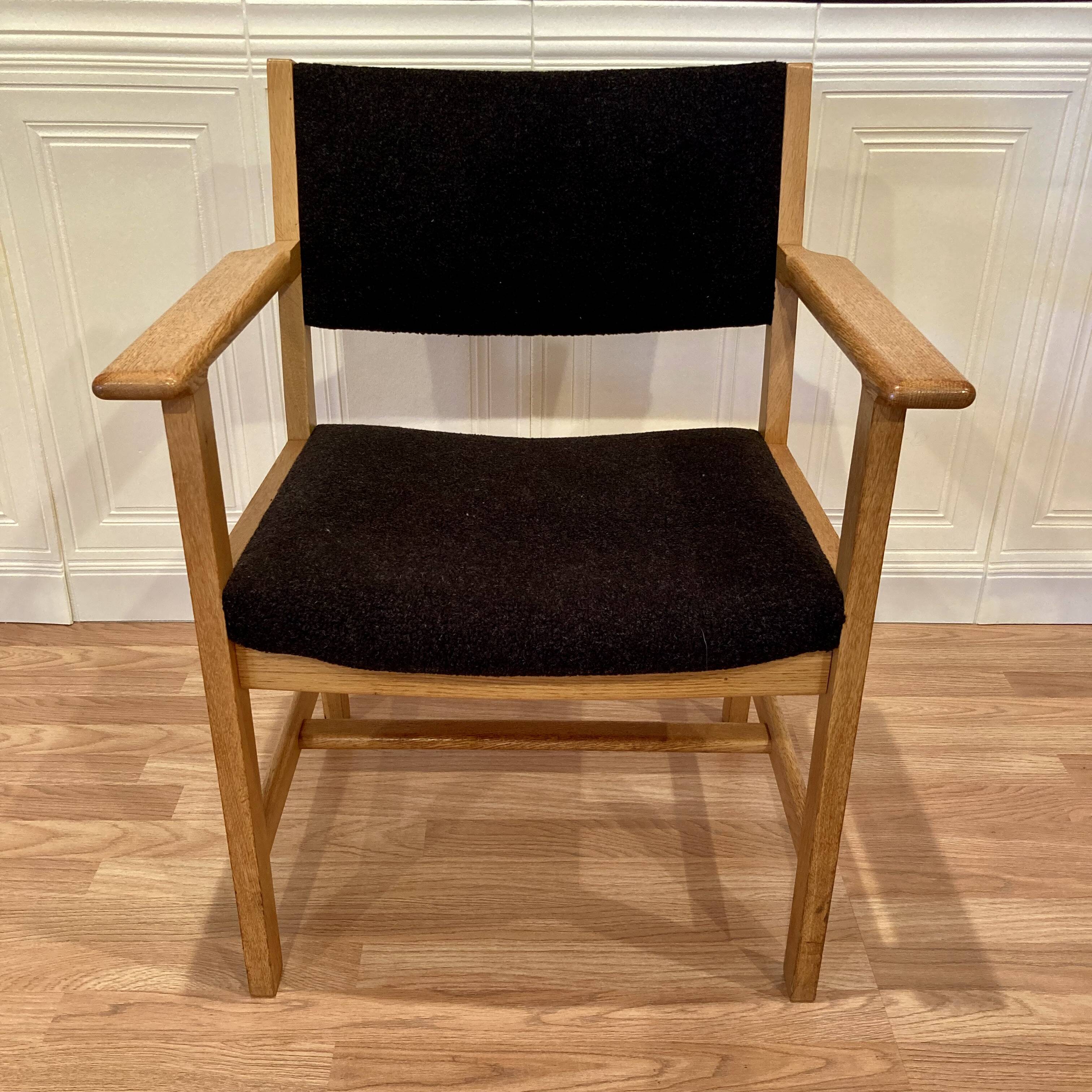 Set of 4 armchairs stamped Hans Wegner "Scandinavian design" 1960.