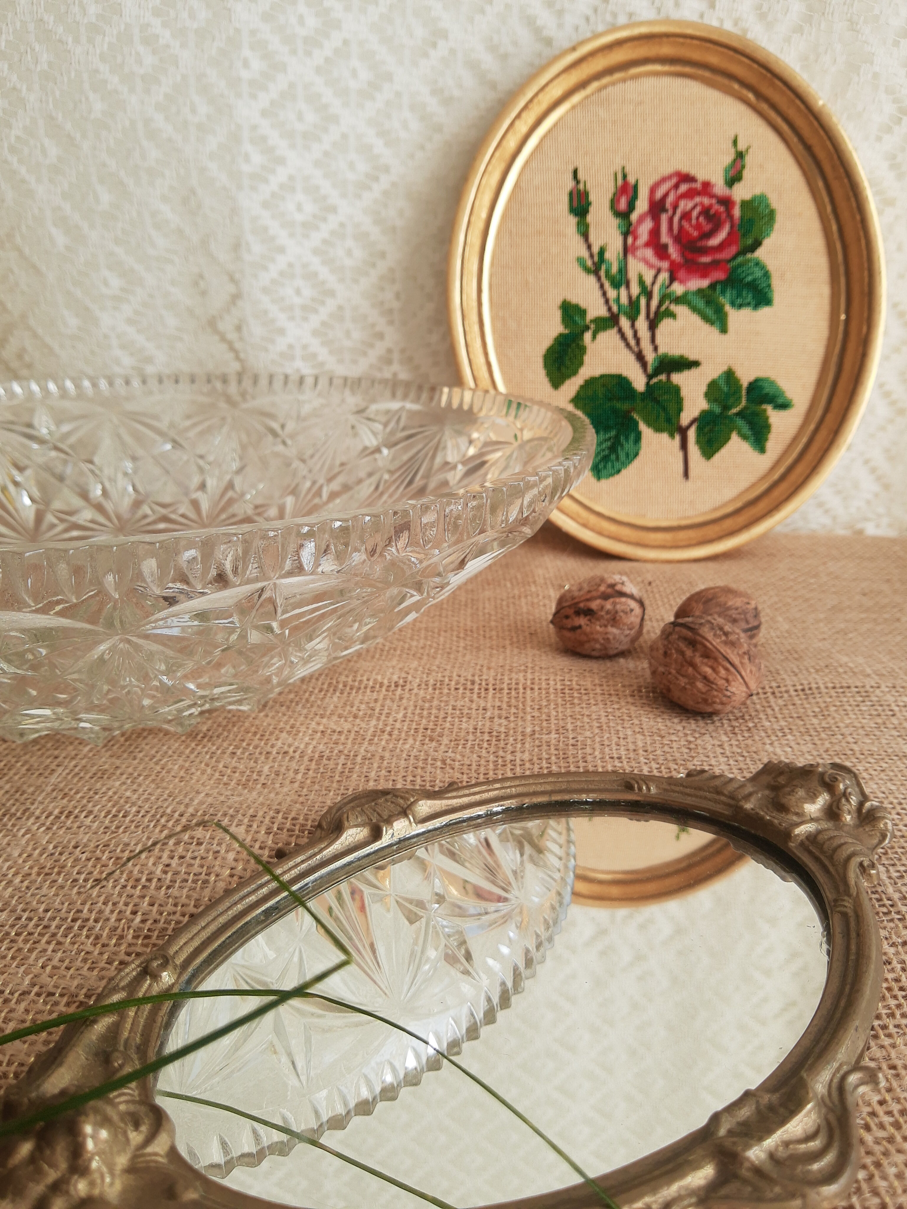 Large chiseled glass fruit cup