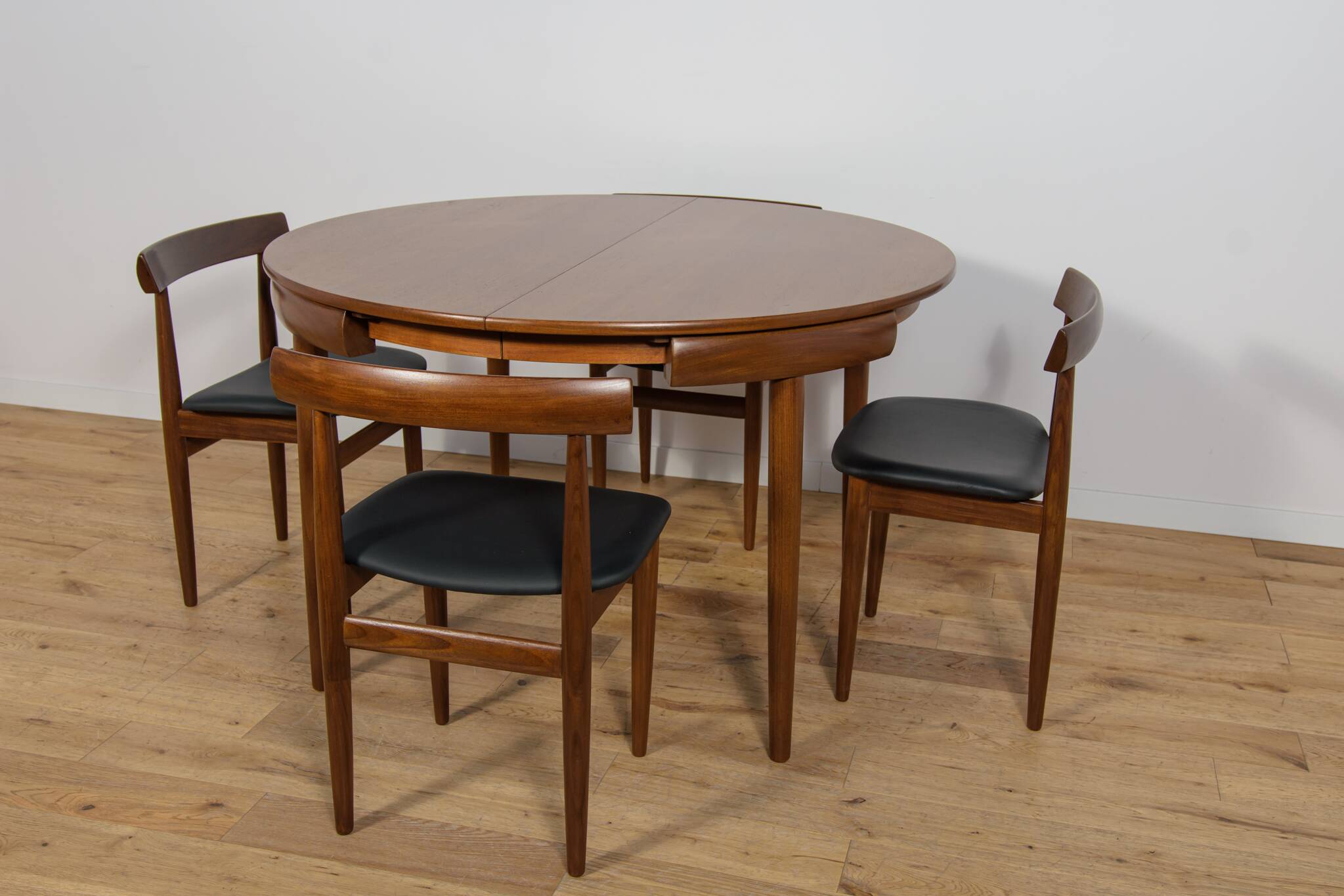 Mid-Century Teak Dining Table & Chairs by Hans Olsen for Frem Røjle.