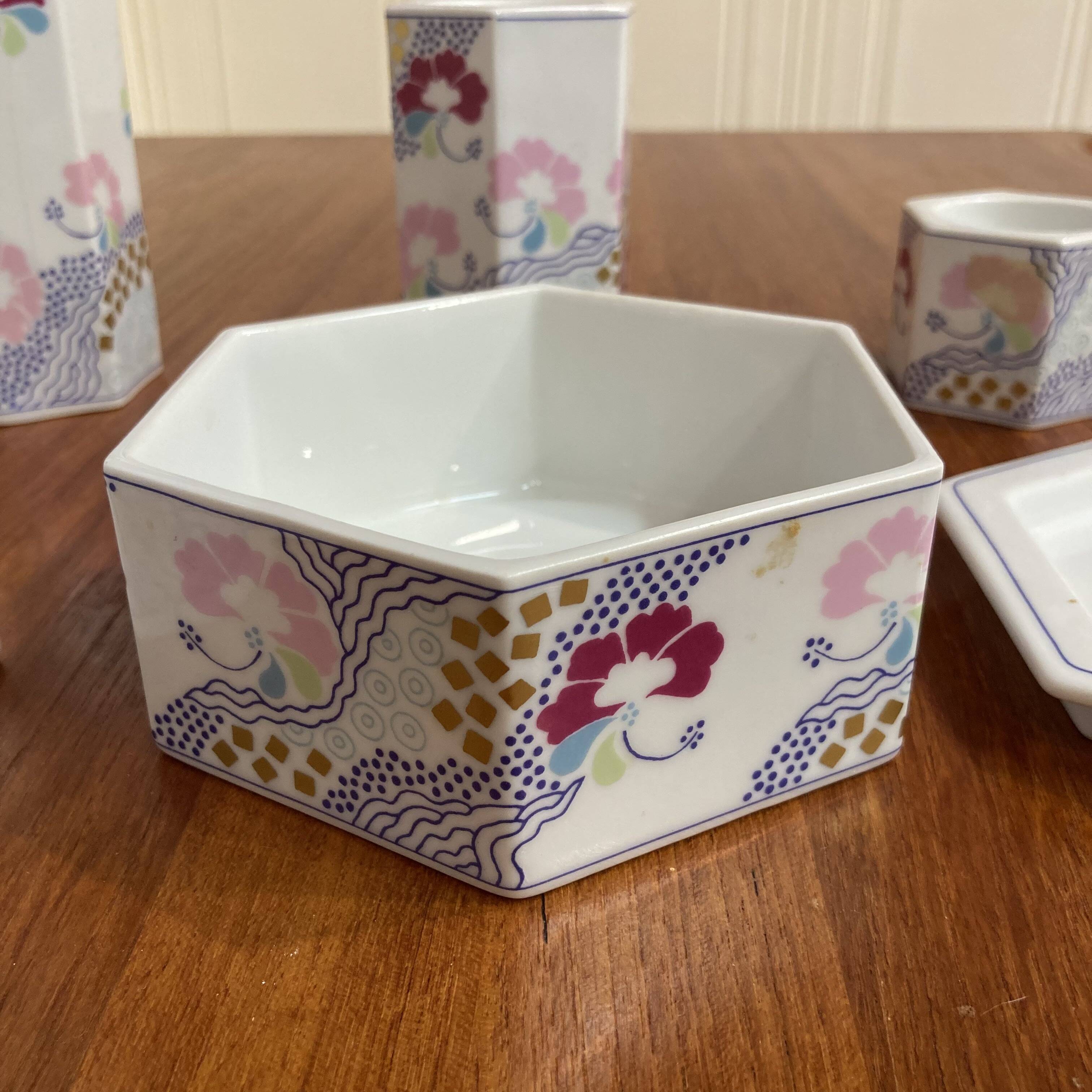 Set of five Scandinavian design ceramics.