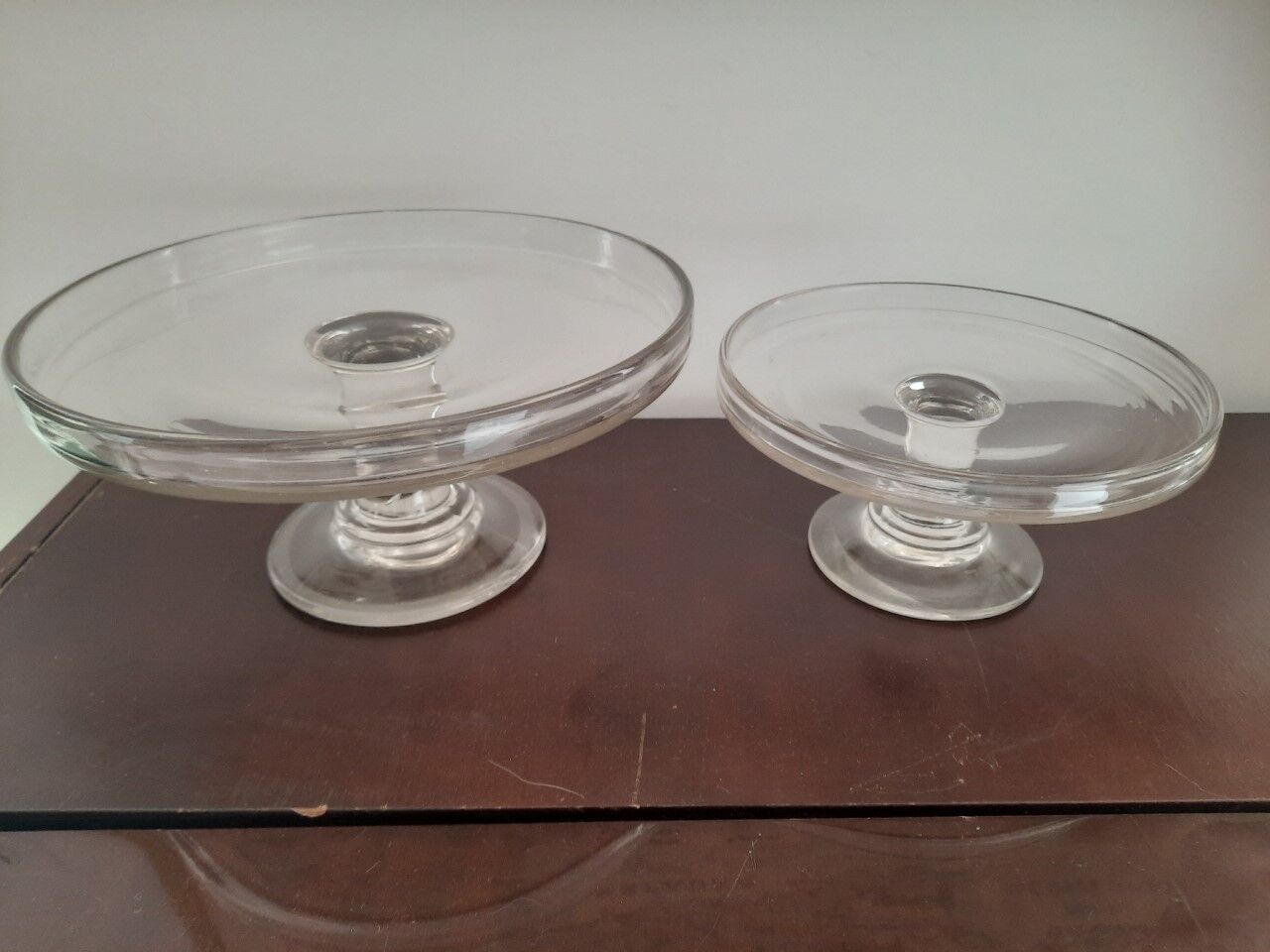Set of 2 cake dishes