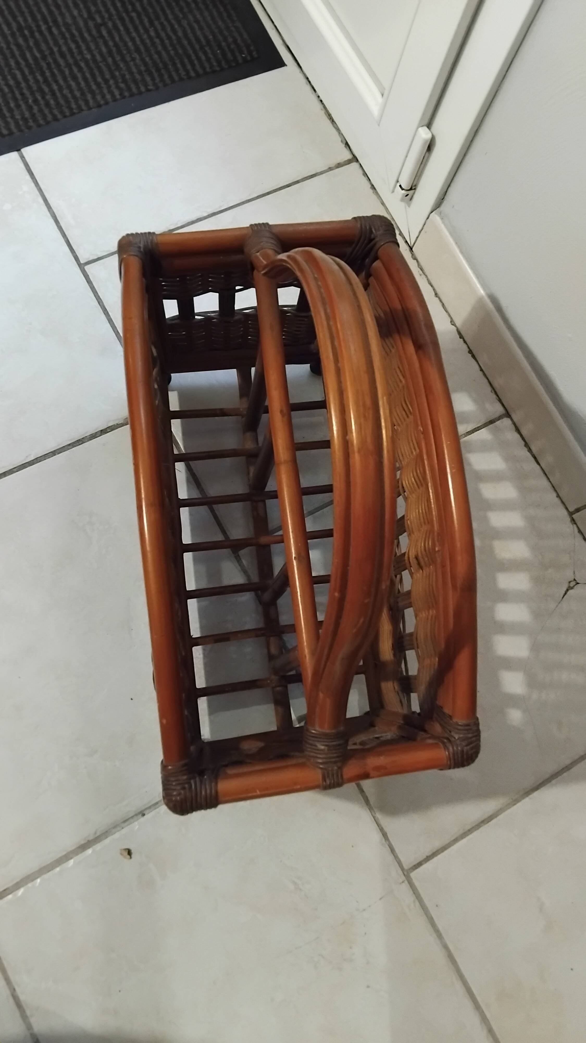 Porte-revue vintage en bambou, bois et rotin