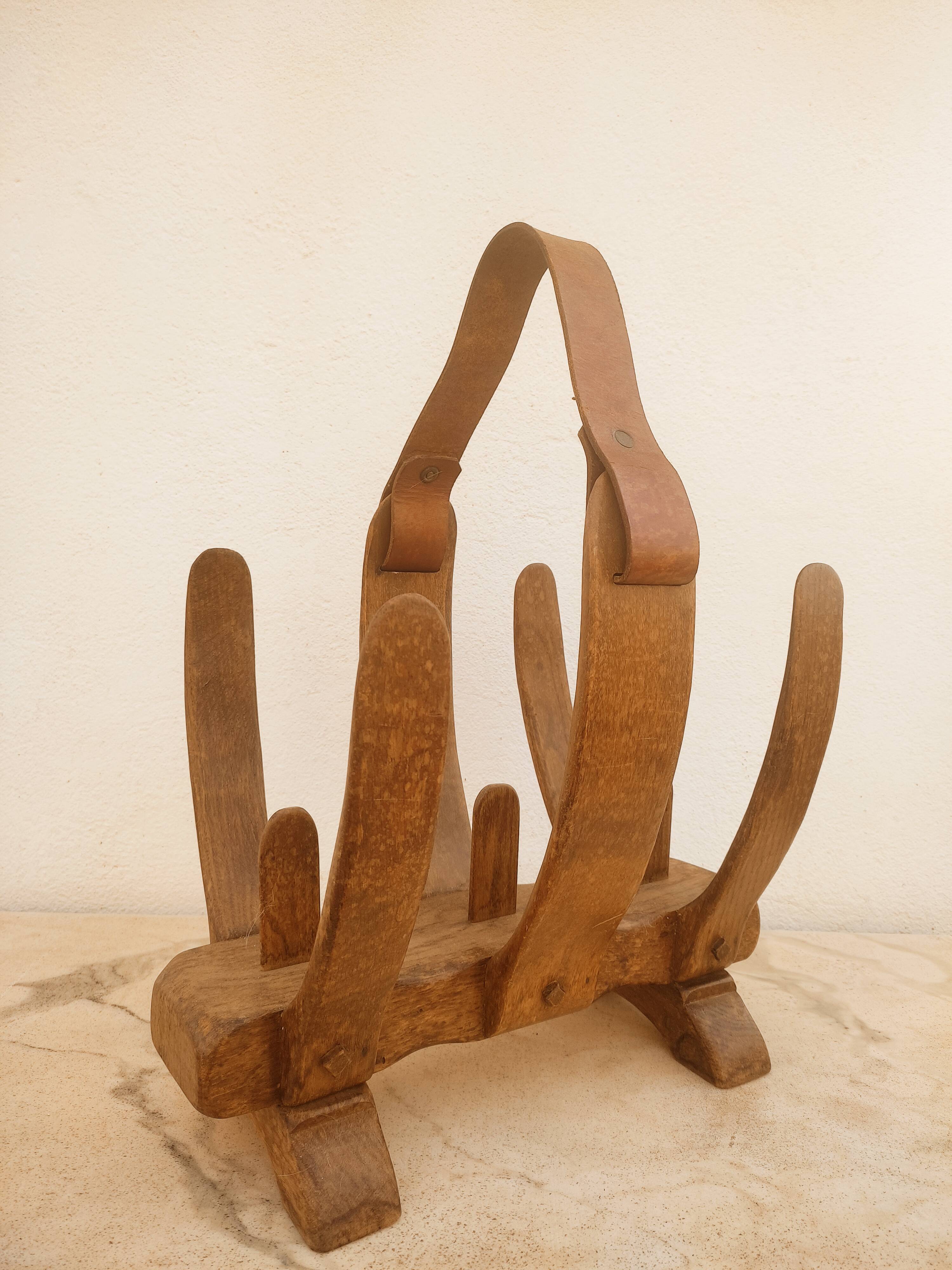 Review door organic form in wood and leather