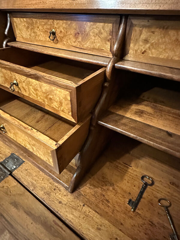 Secrétaire scriban en placage de ronce – travail ancien