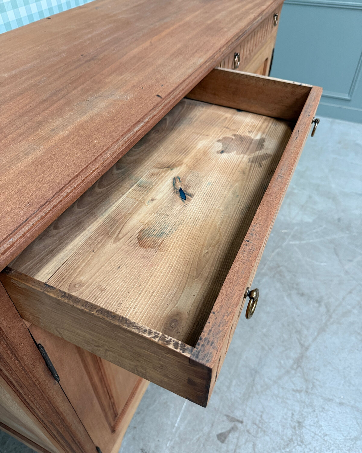 Vintage buffet (renovated)