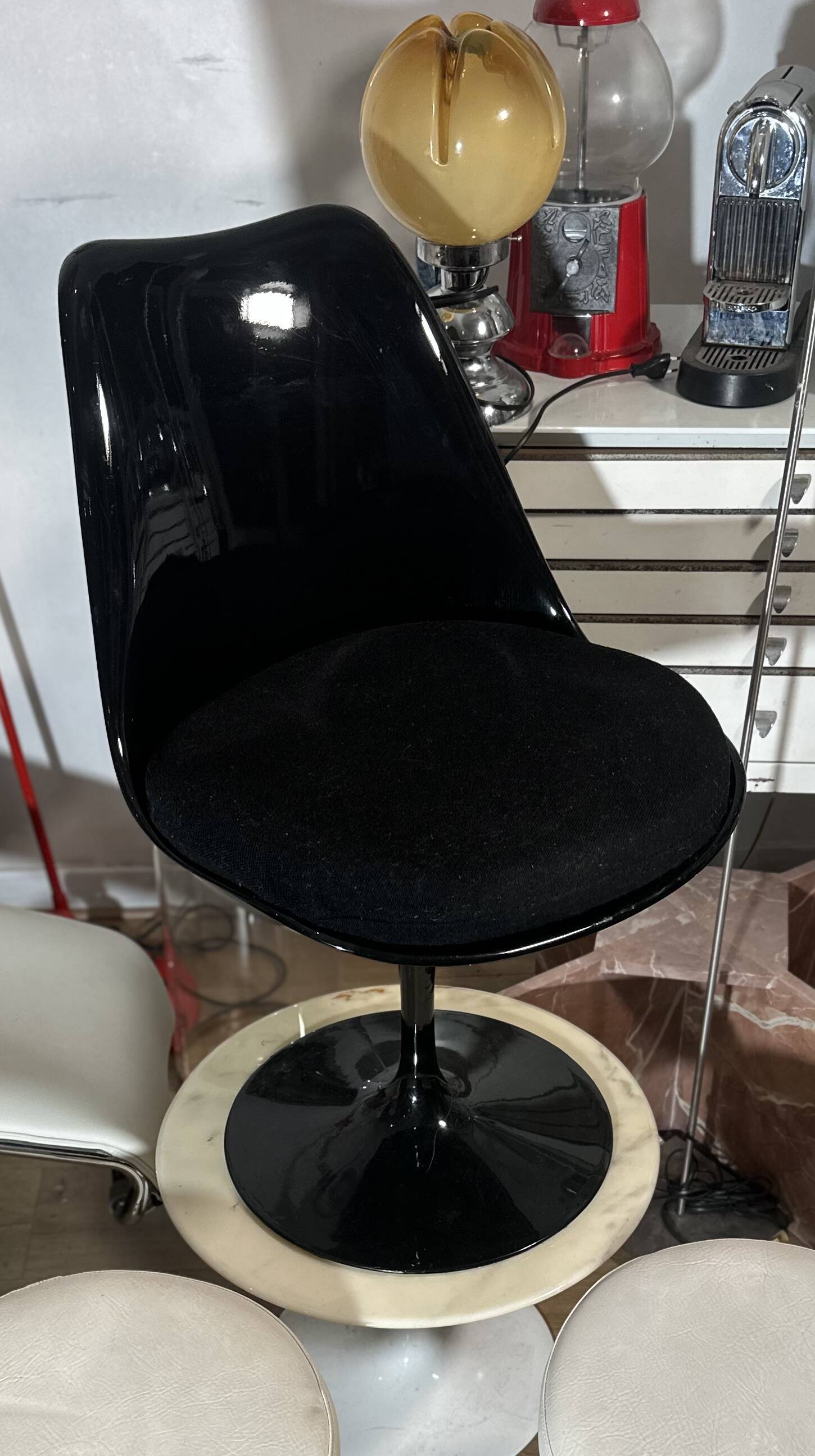 Eero Saarinen swivel chair Knoll edition
