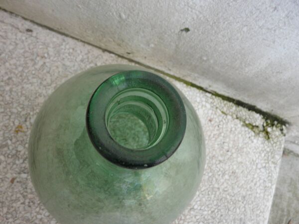 Dame Jeanne VOD en verre vert avec son bouchon 6l