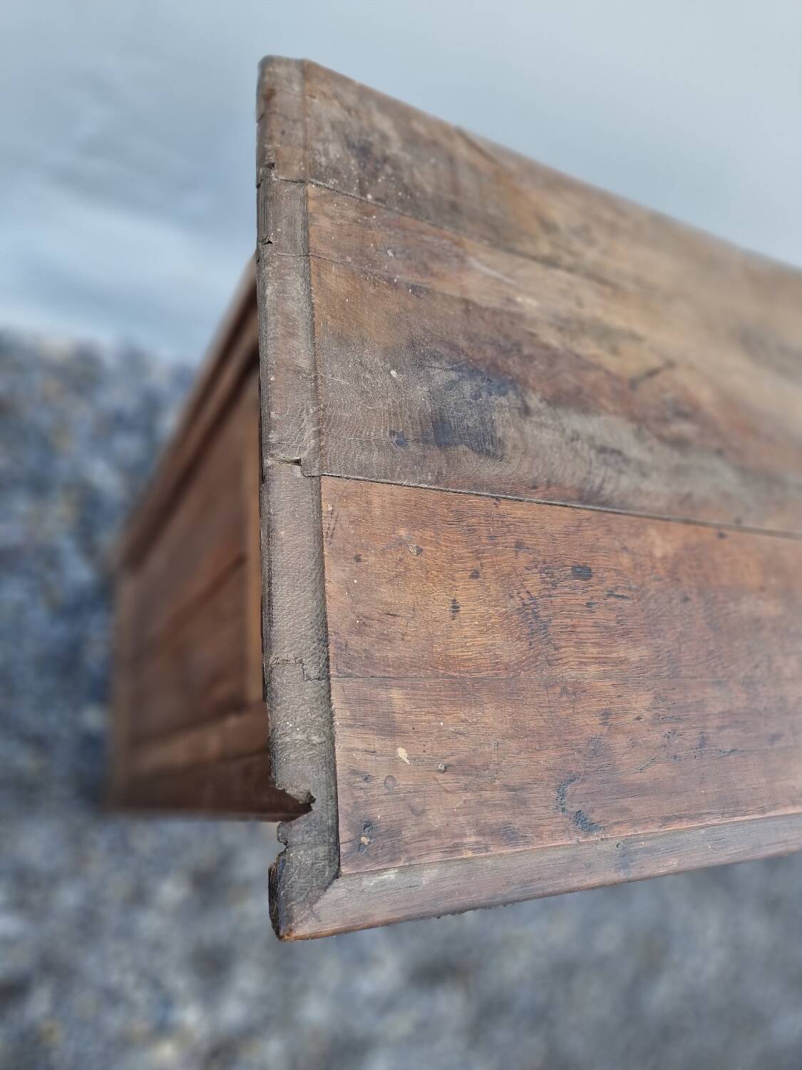 Buffet parisien ancien à 2 portes et 2 tiroirs