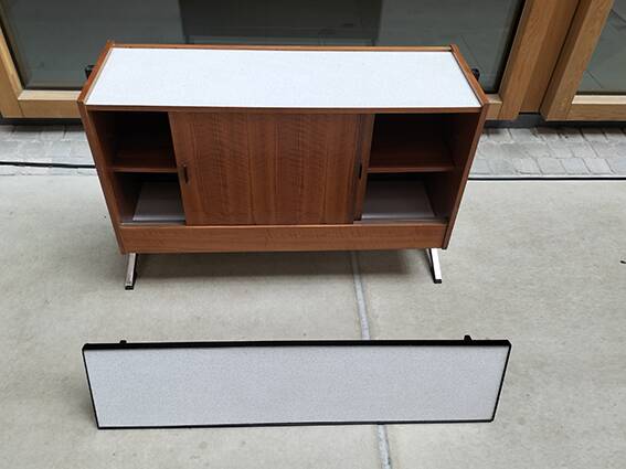 2-door sideboard with shelf