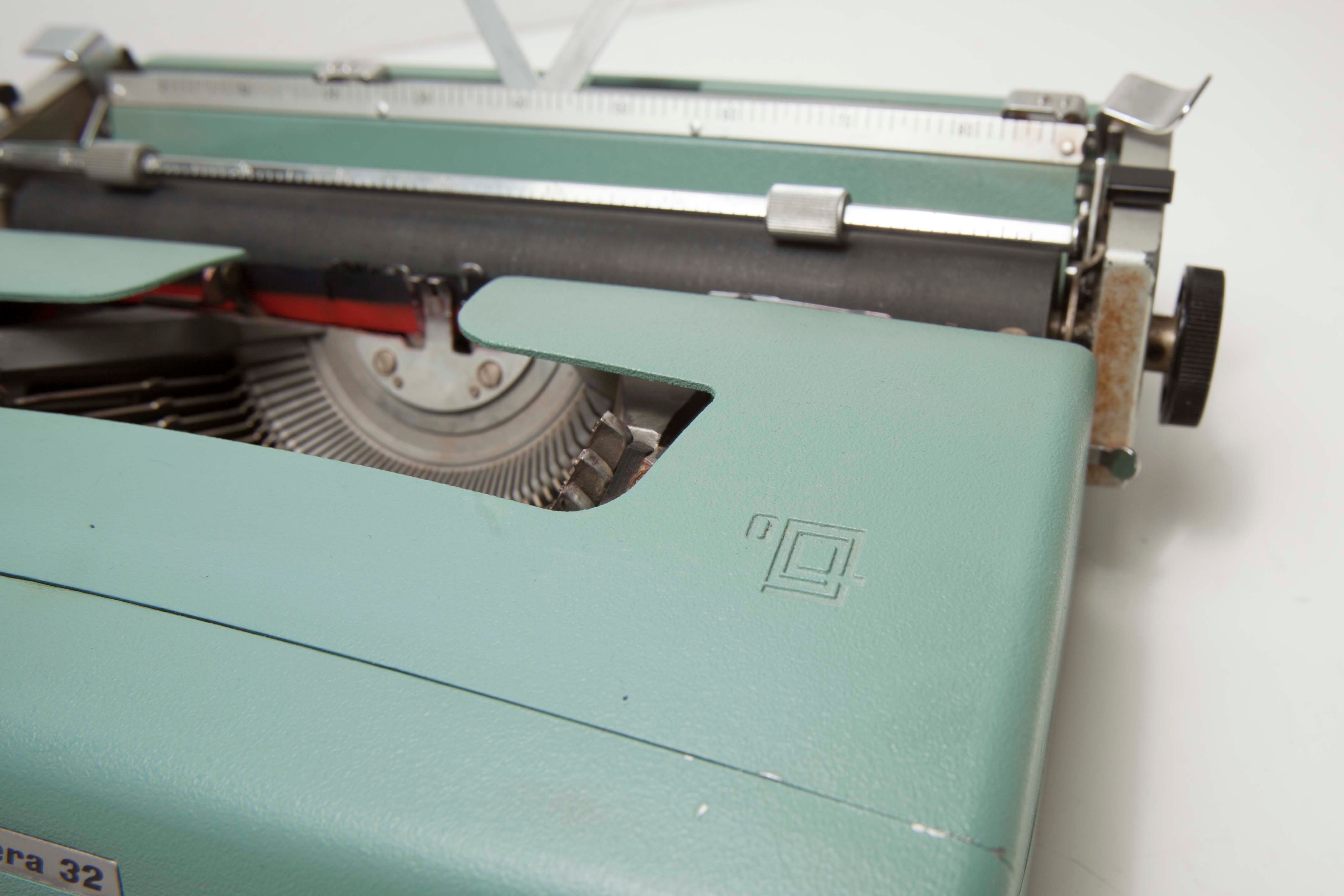 Olivetti Lettera 32 typewriter