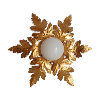 Flower-shaped ceiling lamp