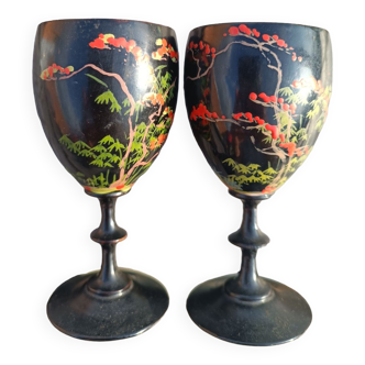 Deux petits verres laque du Japon