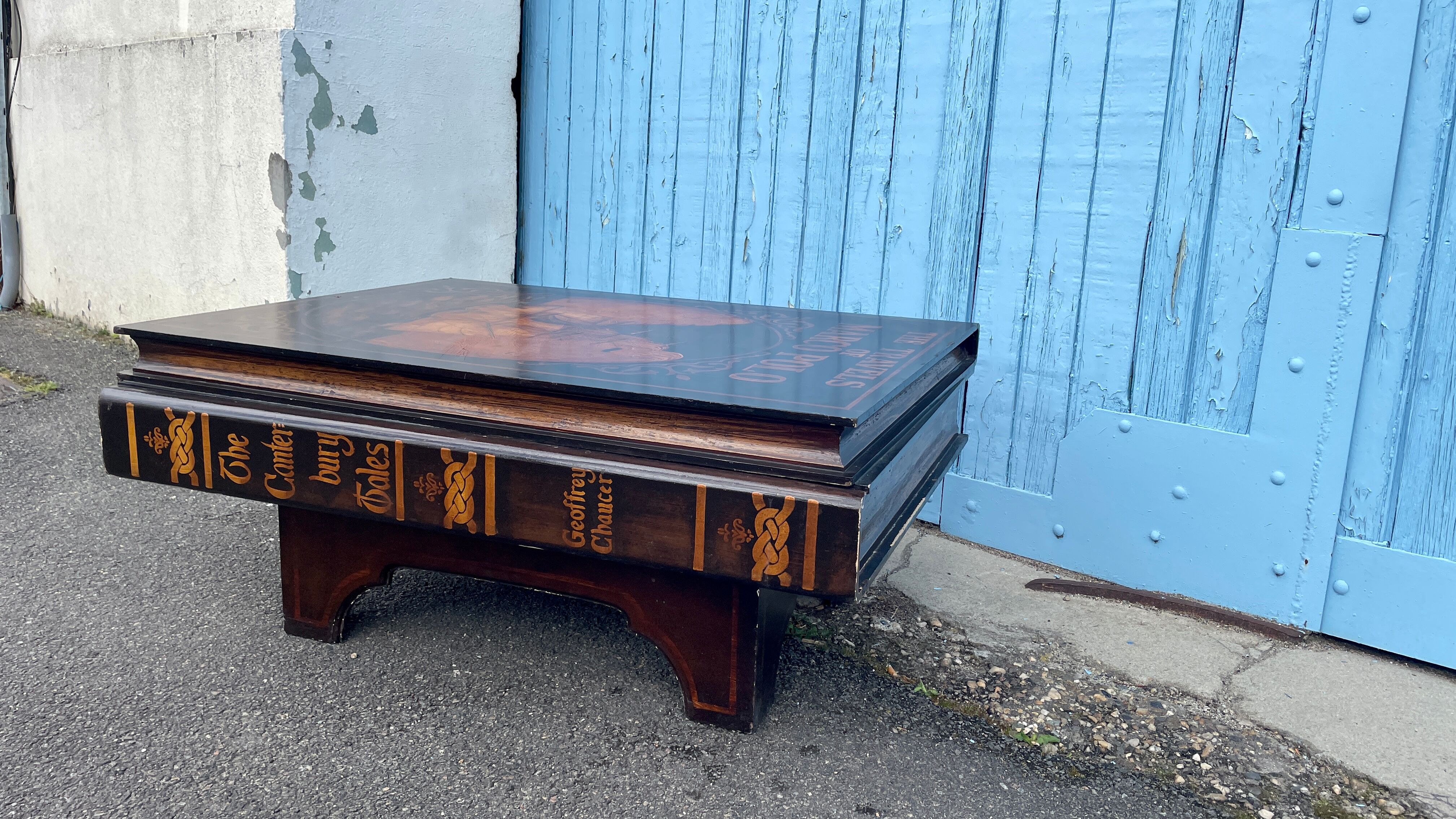 Table basse façon livre ancien, XXe siècle