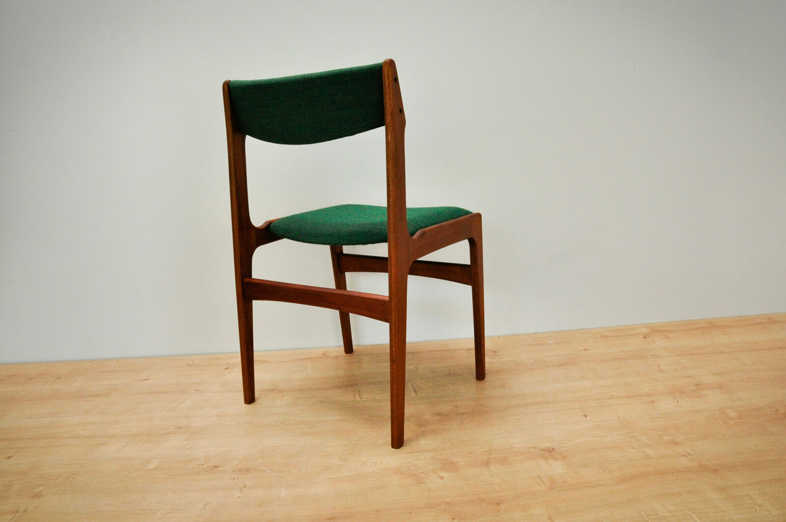 Set of 6 dining chairs by Erik Buch for Oddense Maskinsnedkeri
