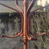 Curved wood coat rack – Thonet style