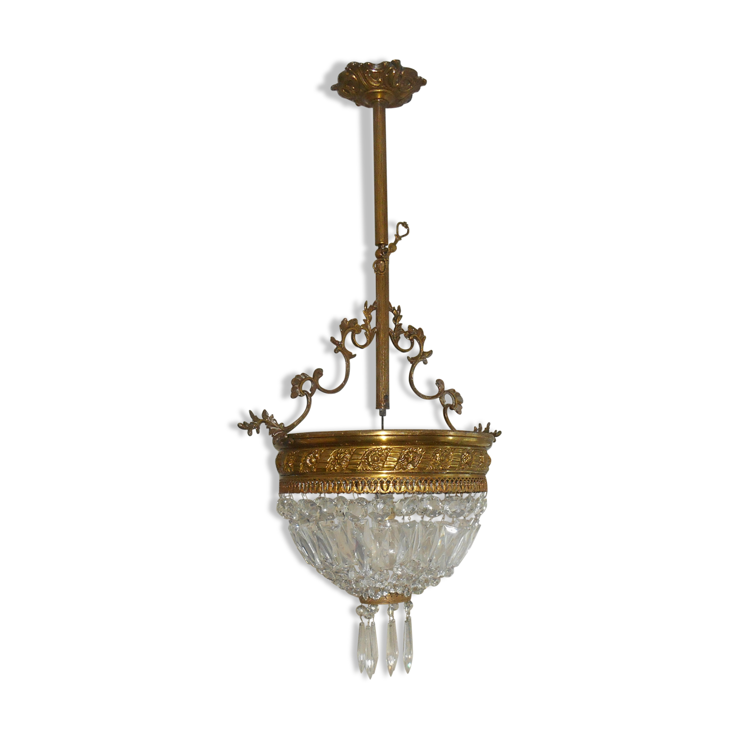 Chandelier-suspension grapevines, old gas spout