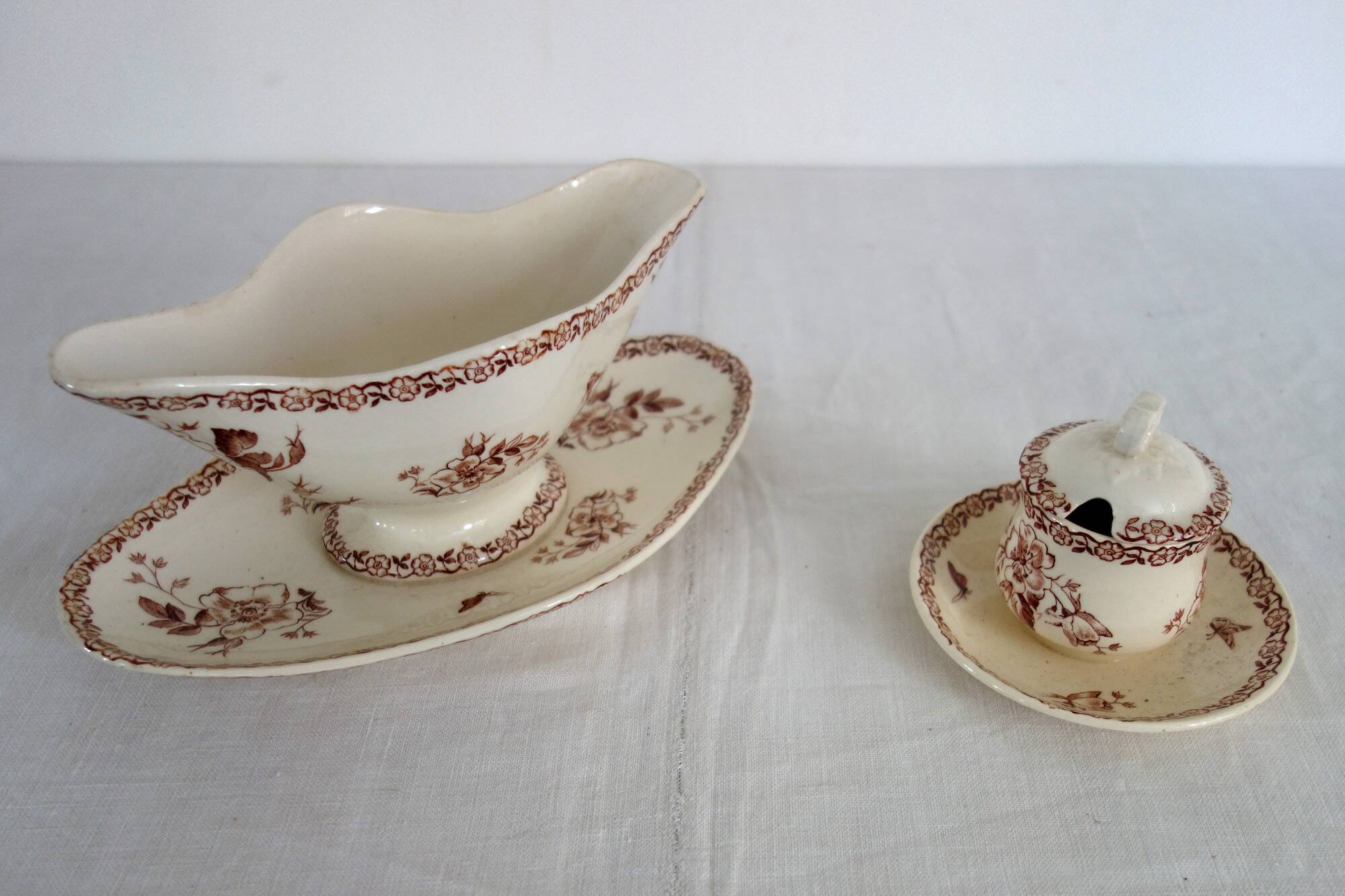 Saucière et moutardier en terre de fer Gien modèle Mai vers 1900