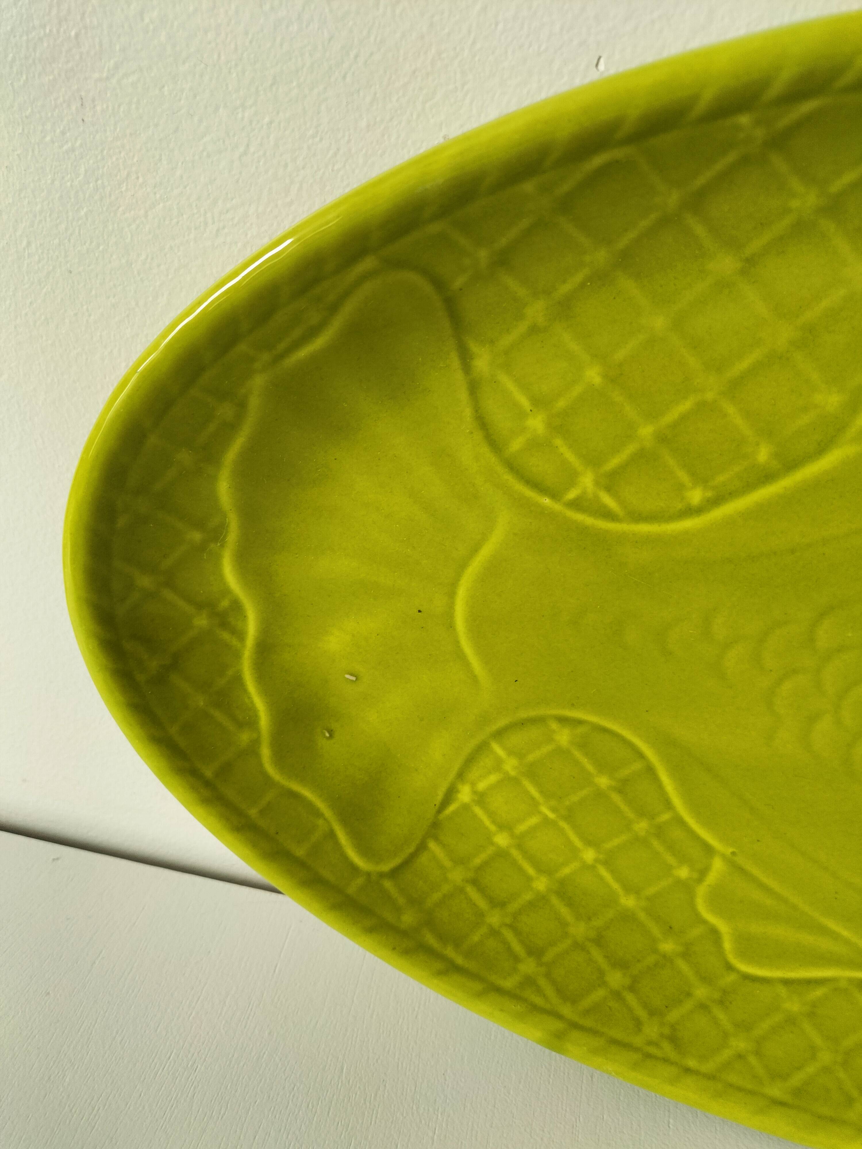 Large fish dish Gien green chartreuse relief vintage