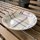 Plat rond ancien Badonvillier, traits entrecroisés rouges et bleus