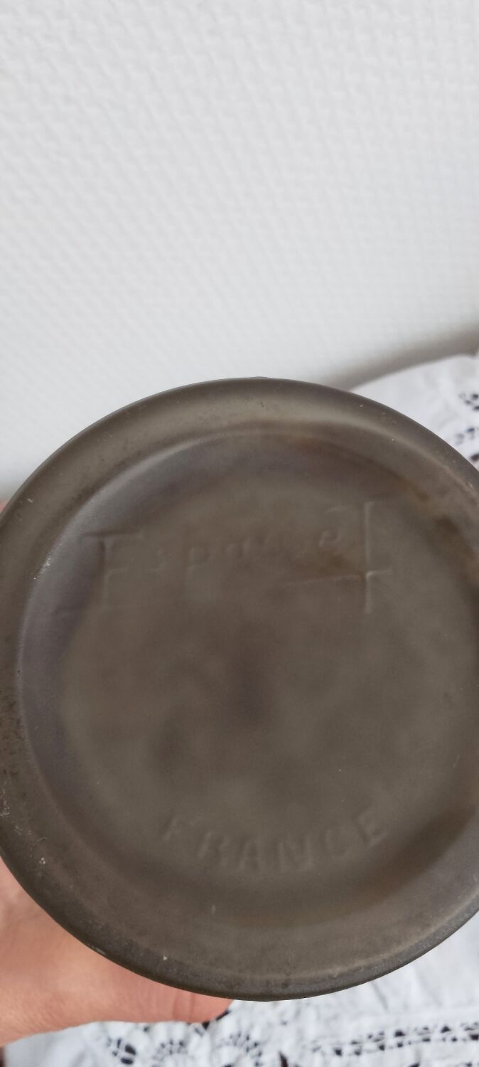 Espaivet vase "foliage and berries" art deco.