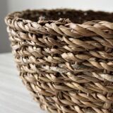 Woven basket basket.