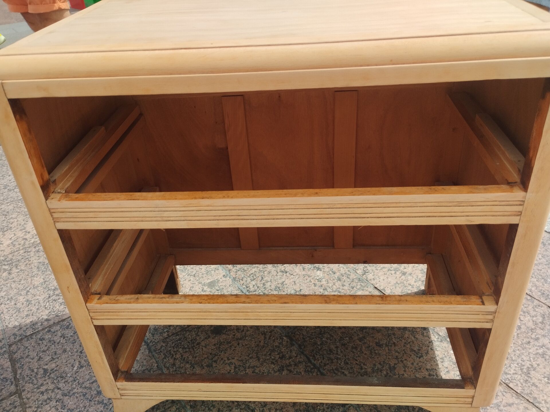 Vintage commode with tapered legs.