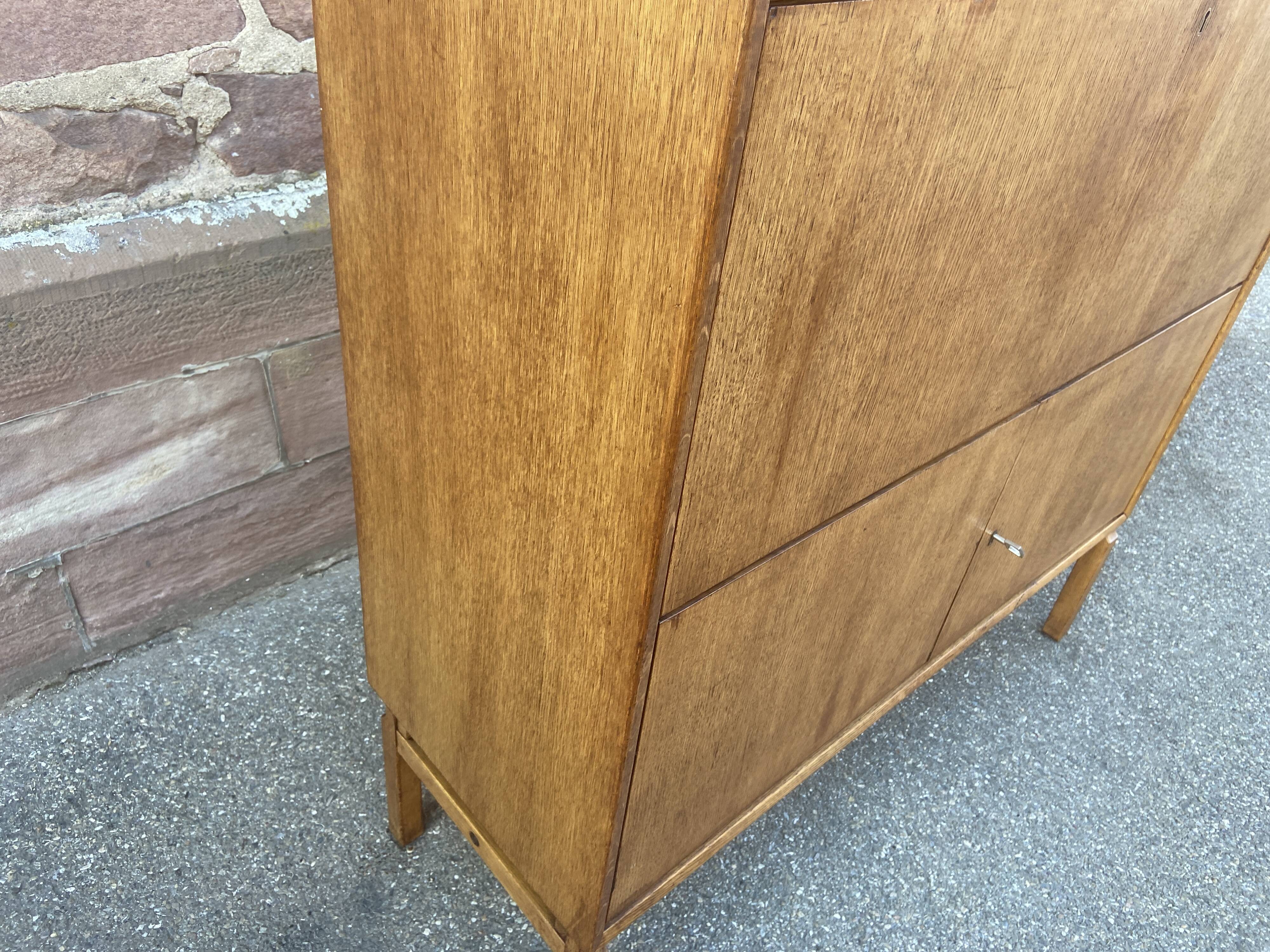 Scandinavian secretary