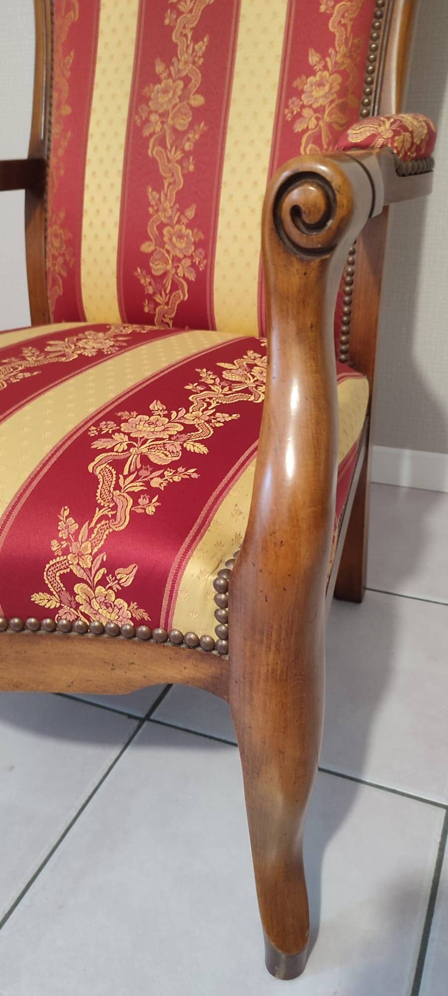 Lot de 5 fauteuils (2 voltaire et 3 fauteuils classiques bois massif)