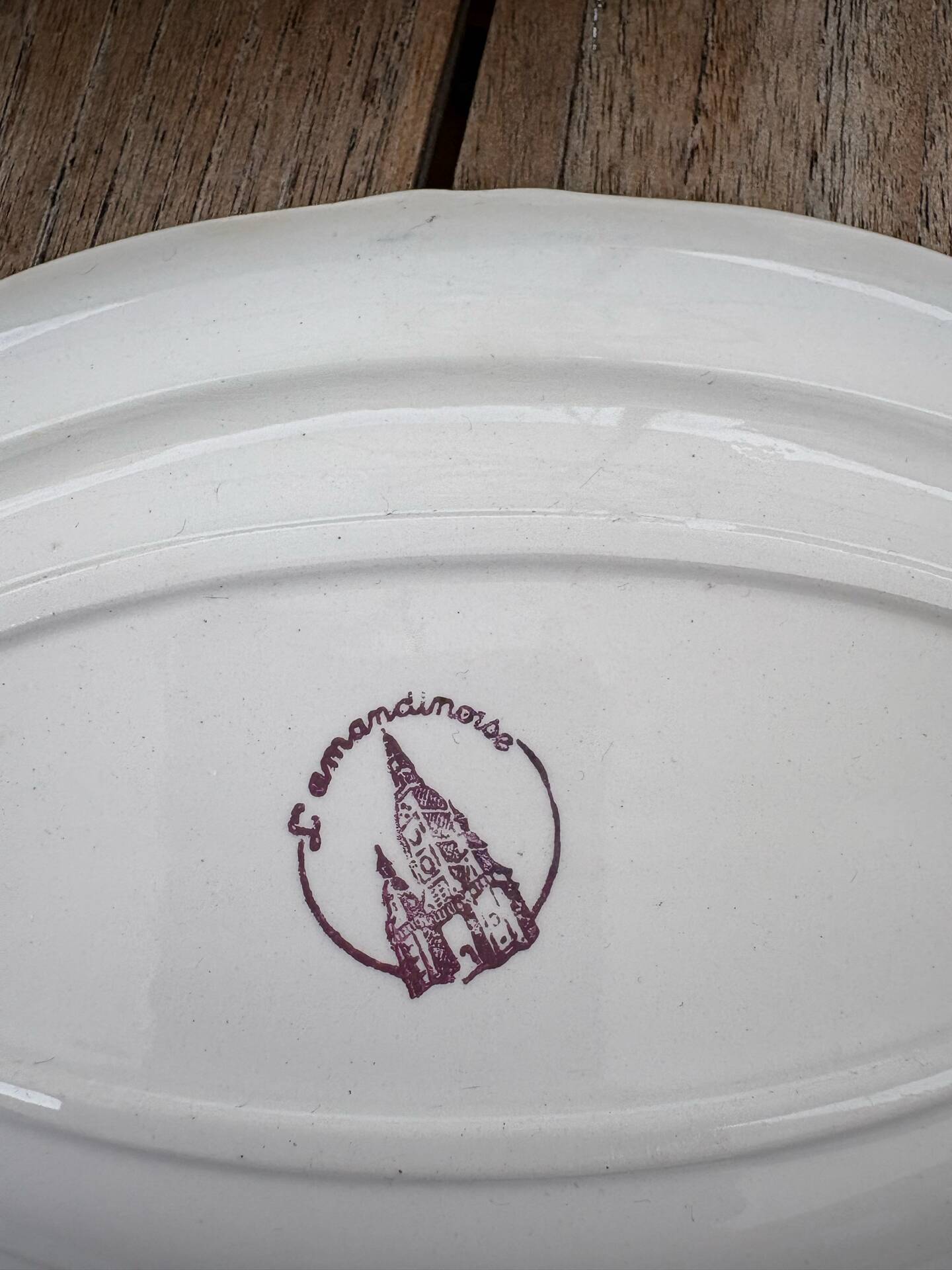 Oval plates L’Amandinoise