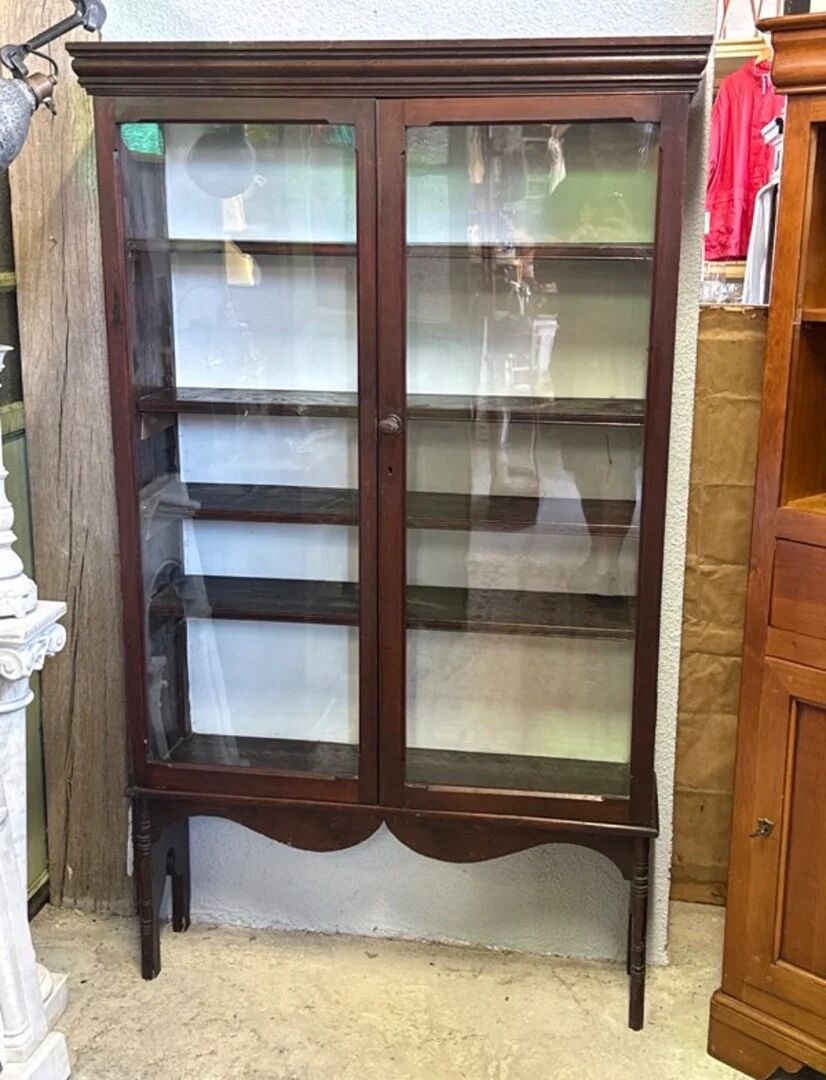 Display cabinet – Vintage – Furniture – Dark wood with glass