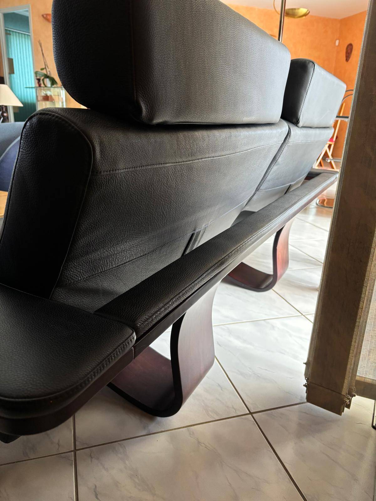 Black leather sofa Nova Roche Bobois